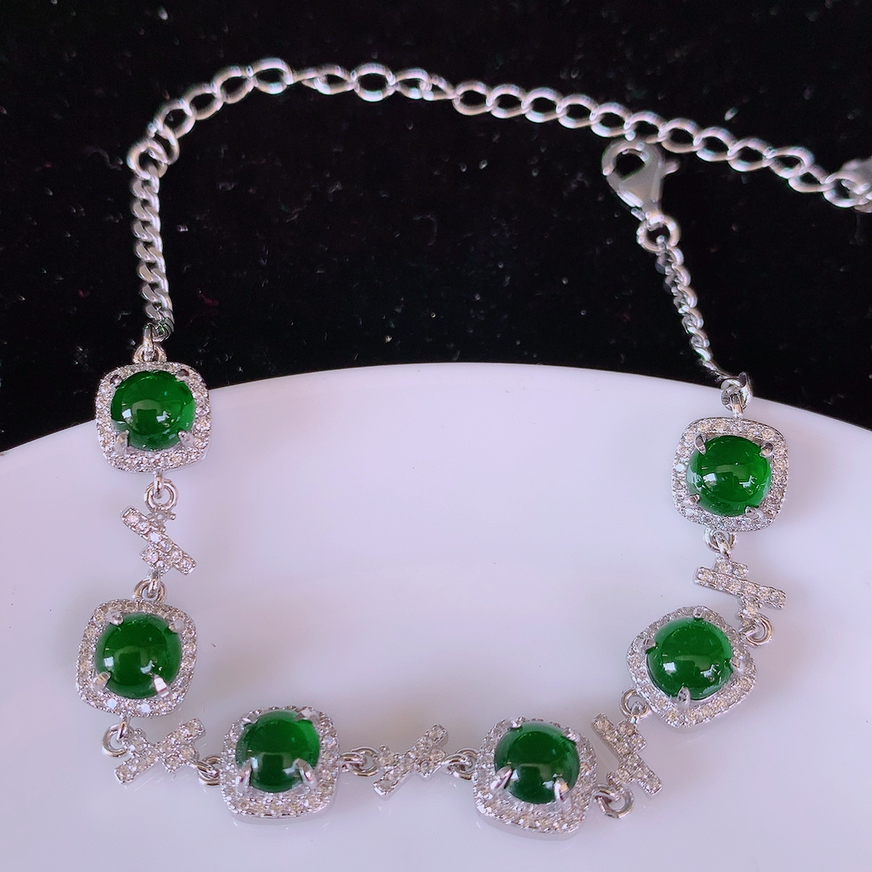 冰透满绿翡翠925银镶嵌手链，自然光实拍，翠色灵动，颜色漂亮，种老水足，品相佳，佩戴佳品！#97.25取一整体7.2/7.2/5裸石5*5