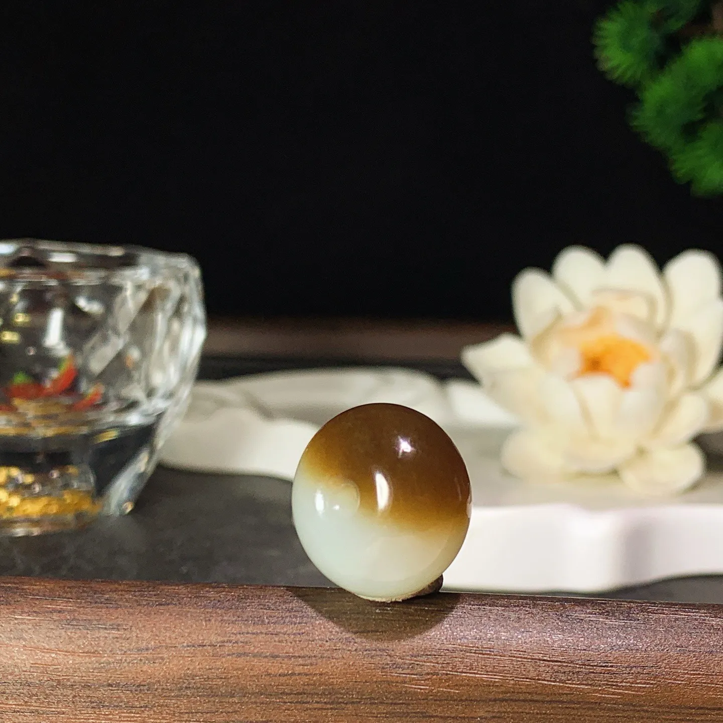 新疆和田玉且末糖平安扣挂件 尺寸18/12重7克。玉质细腻油润。手推出油。佩戴高端典雅。lt260130