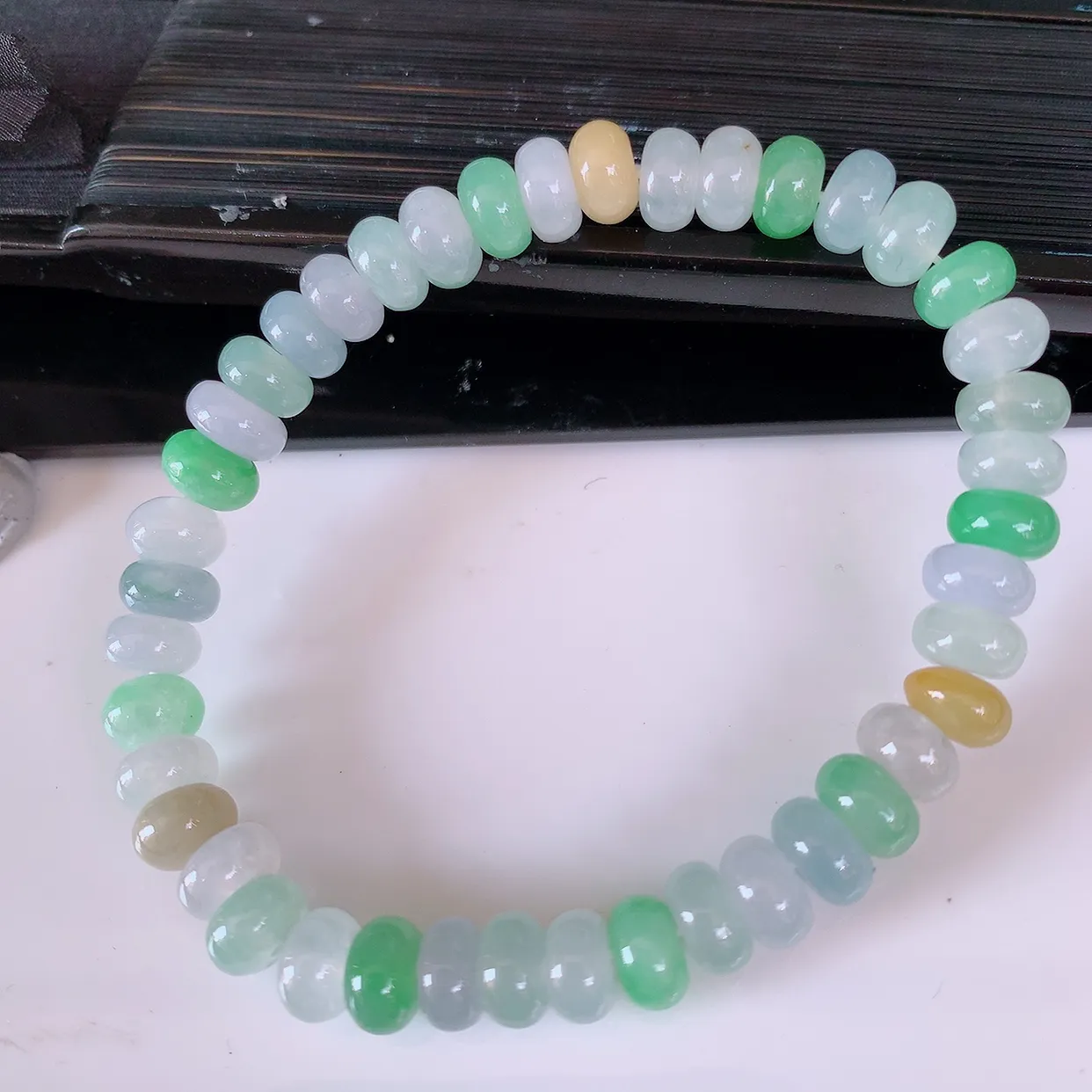 自然光实拍，冰多宝翡翠手链，多彩翡翠手串，颜色丰富，料子细腻，高档大气，自戴送礼佳品！#46.25取一尺寸7.5