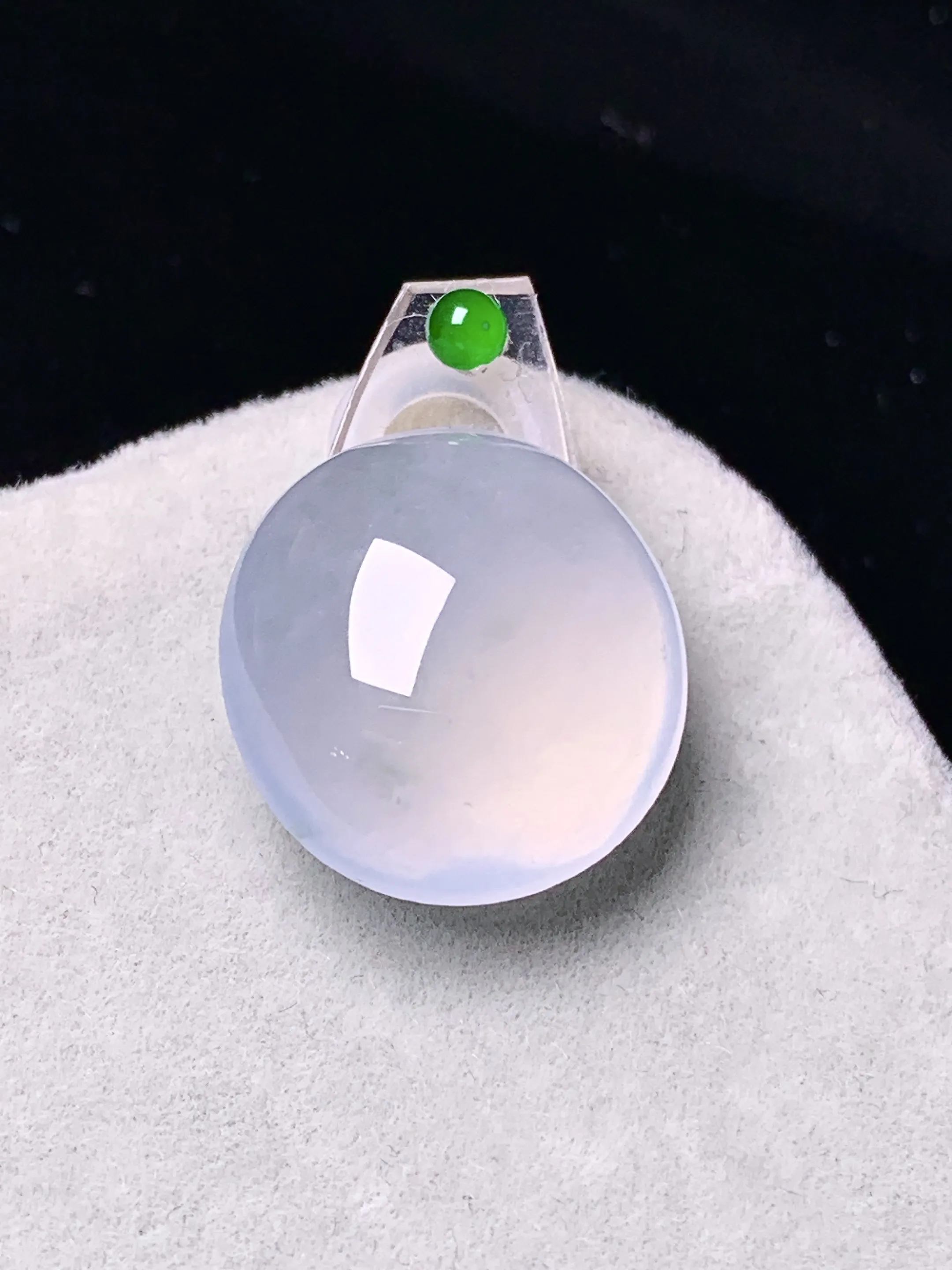 镶嵌款 冰种蛋面吊坠 玉质细腻 色泽清新艳丽 整体尺寸17.8*16.2*7.2