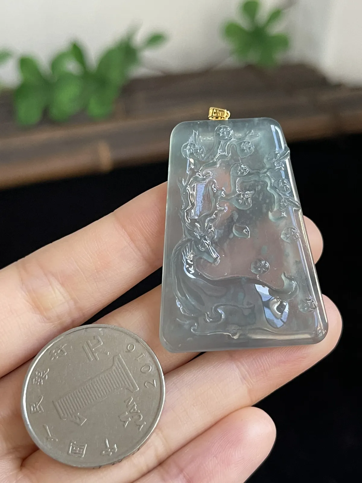 翡翠吊坠，印记：G18K