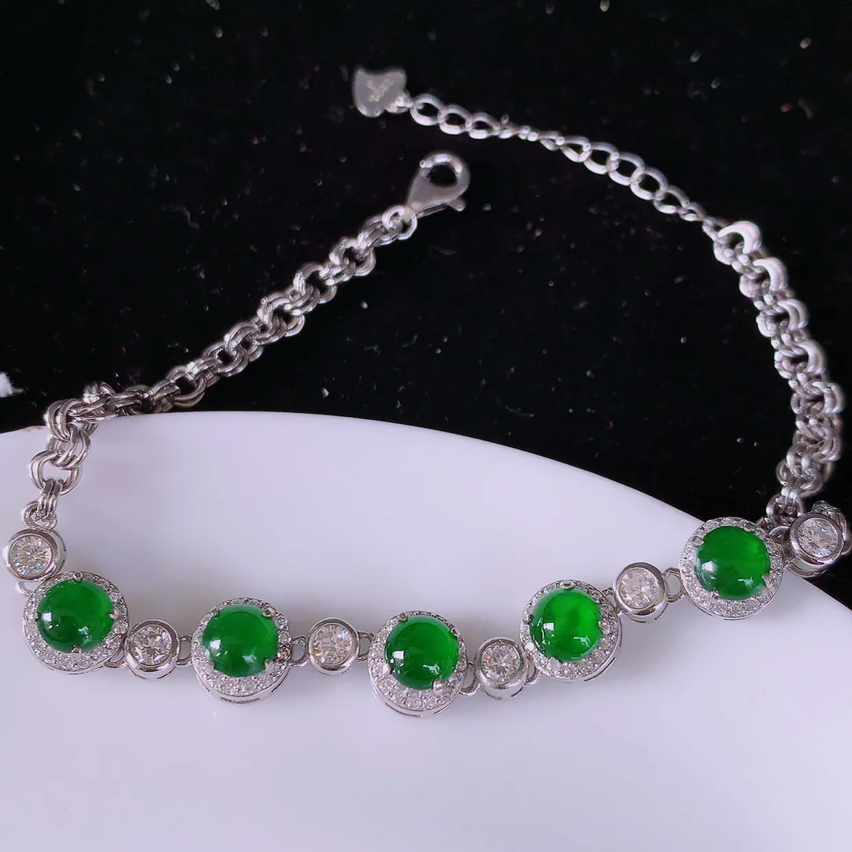 冰透满绿翡翠925银镶嵌手链，自然光实拍，翠色灵动，颜色漂亮，种老水足，品相佳，佩戴佳品！#97.28取一整体7.5*7.2*5.6裸石5*5