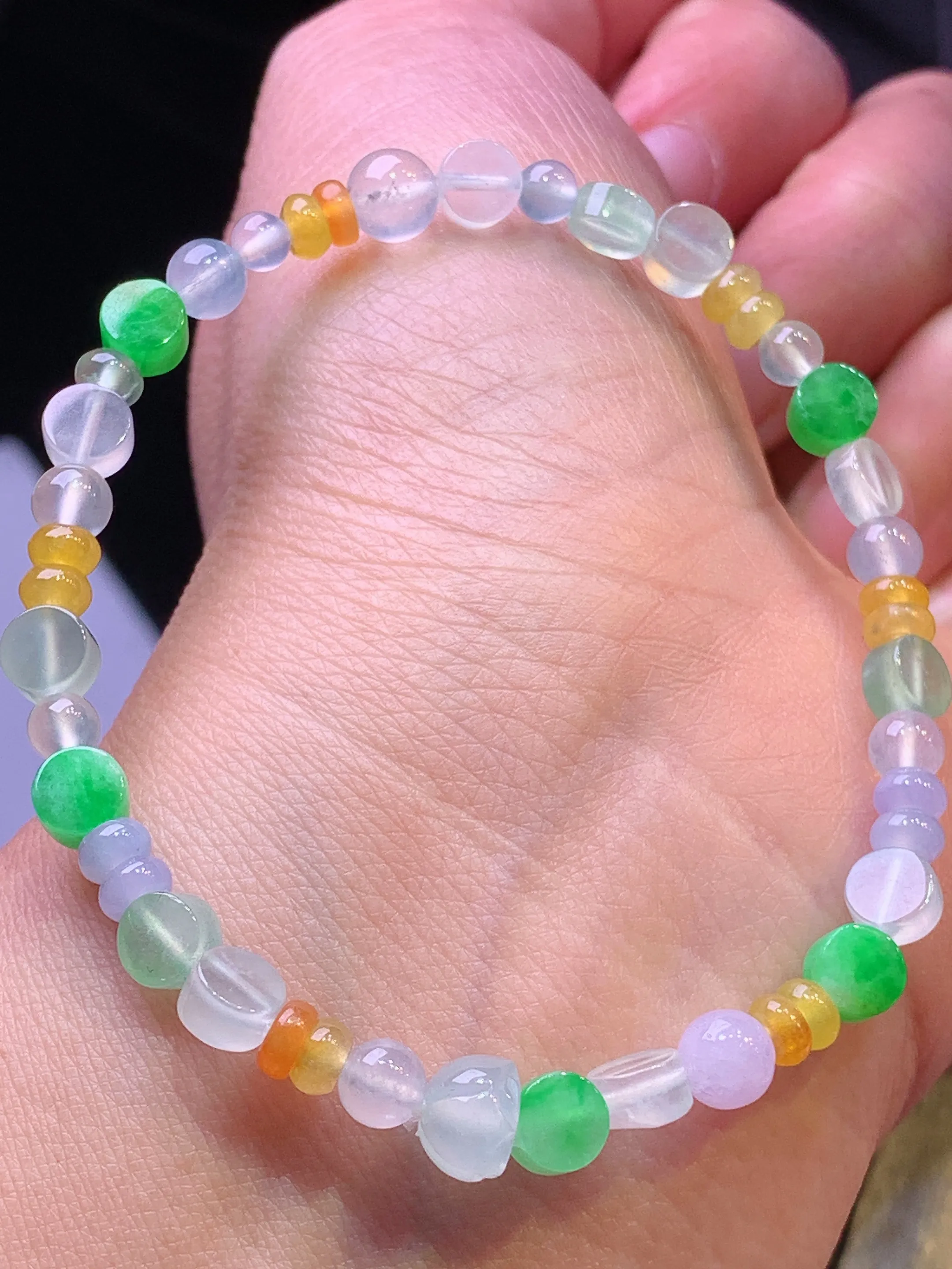 多彩多宝手链 玉质细腻 色泽清新艳丽 整体尺寸7*4.8