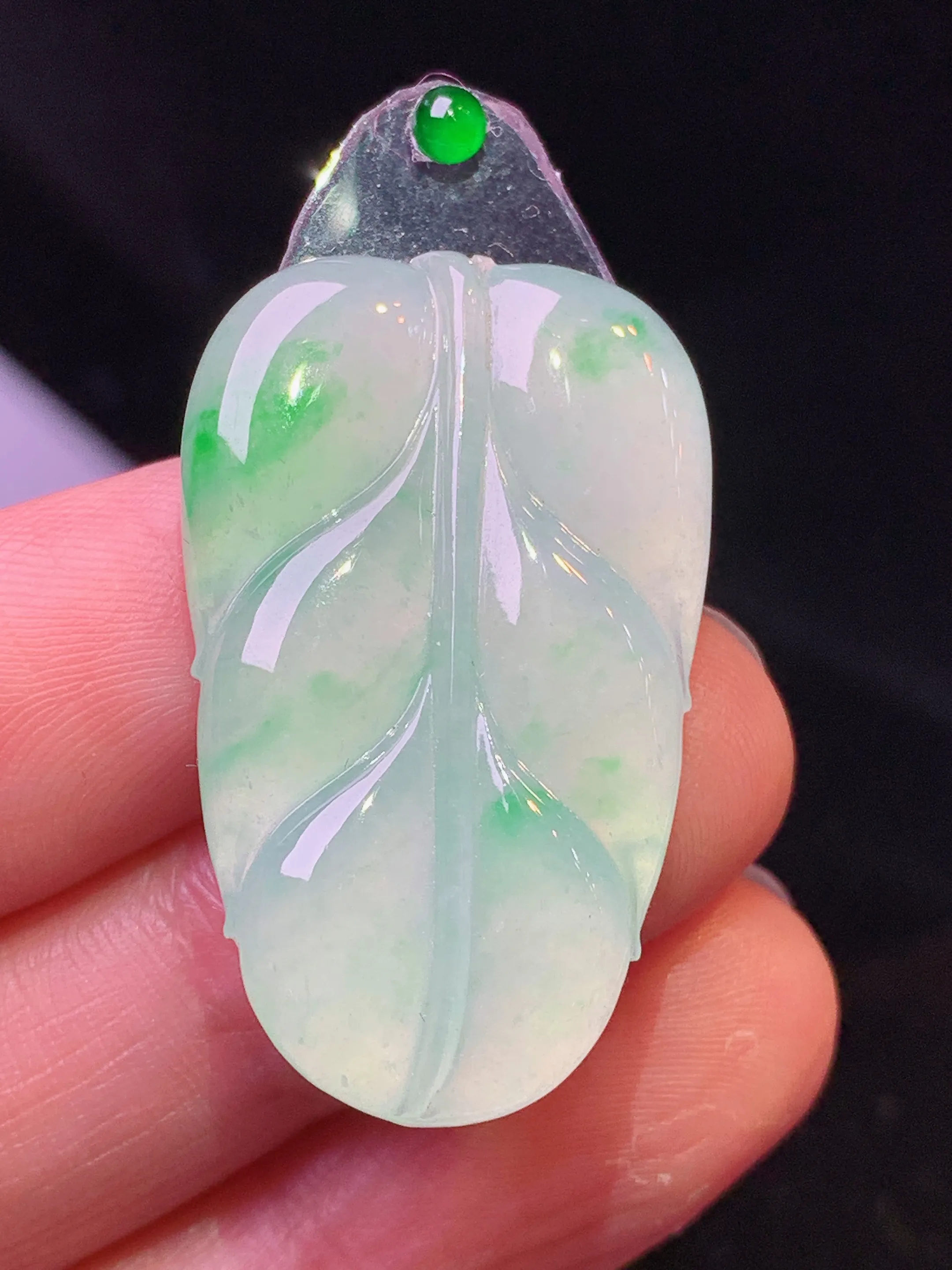 镶嵌款 飘绿树叶吊坠 玉质细腻 色泽清新艳丽 整体尺寸32.5*19.5*3.7