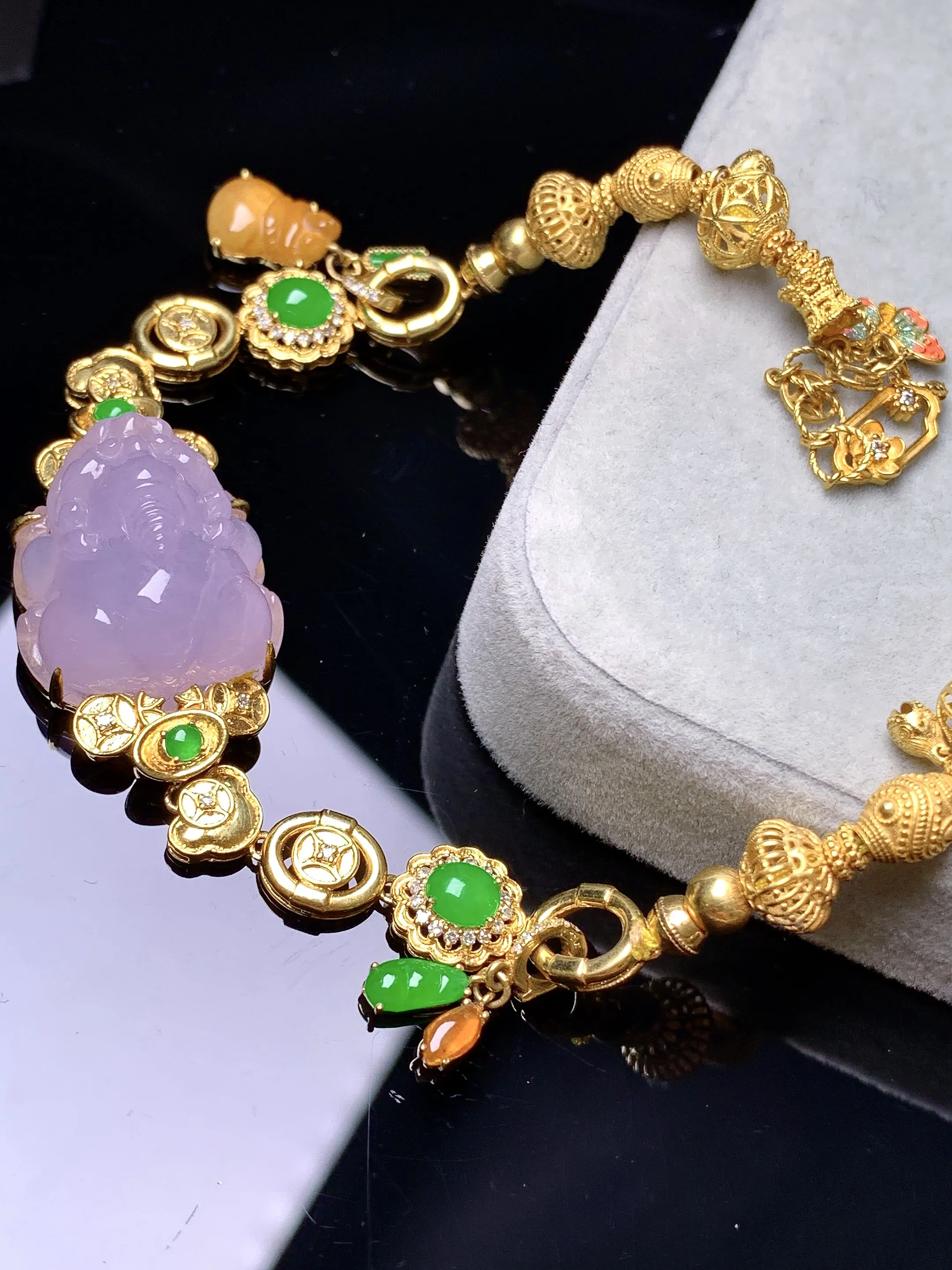 18k金钻镶嵌紫罗兰貔貅手链 玉质细腻 色泽清新艳丽 整体尺寸17.8*16.5*10