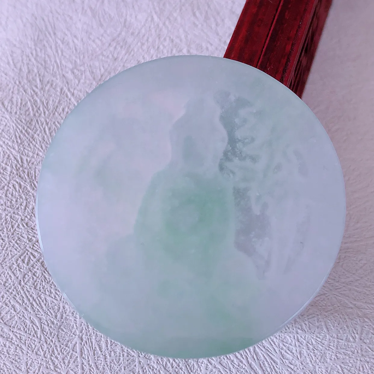 自然光实拍，冰种飘花翡翠观音菩萨吊坠，赐福观音，玉润通透，慈祥端庄！#46.25