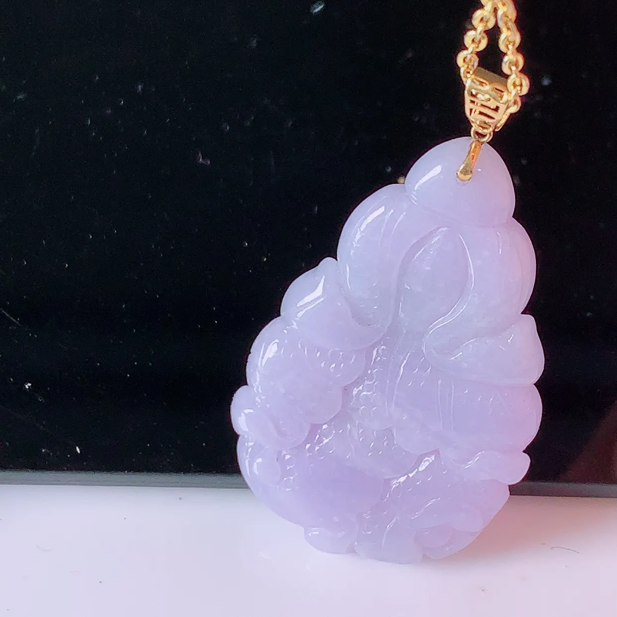 18k金镶嵌冰润紫罗兰翡翠招百财白菜吊坠，沁人心脾，精致典雅的设计，为佩戴者，增添色彩，送礼自留都是佳品选择！#1.28
