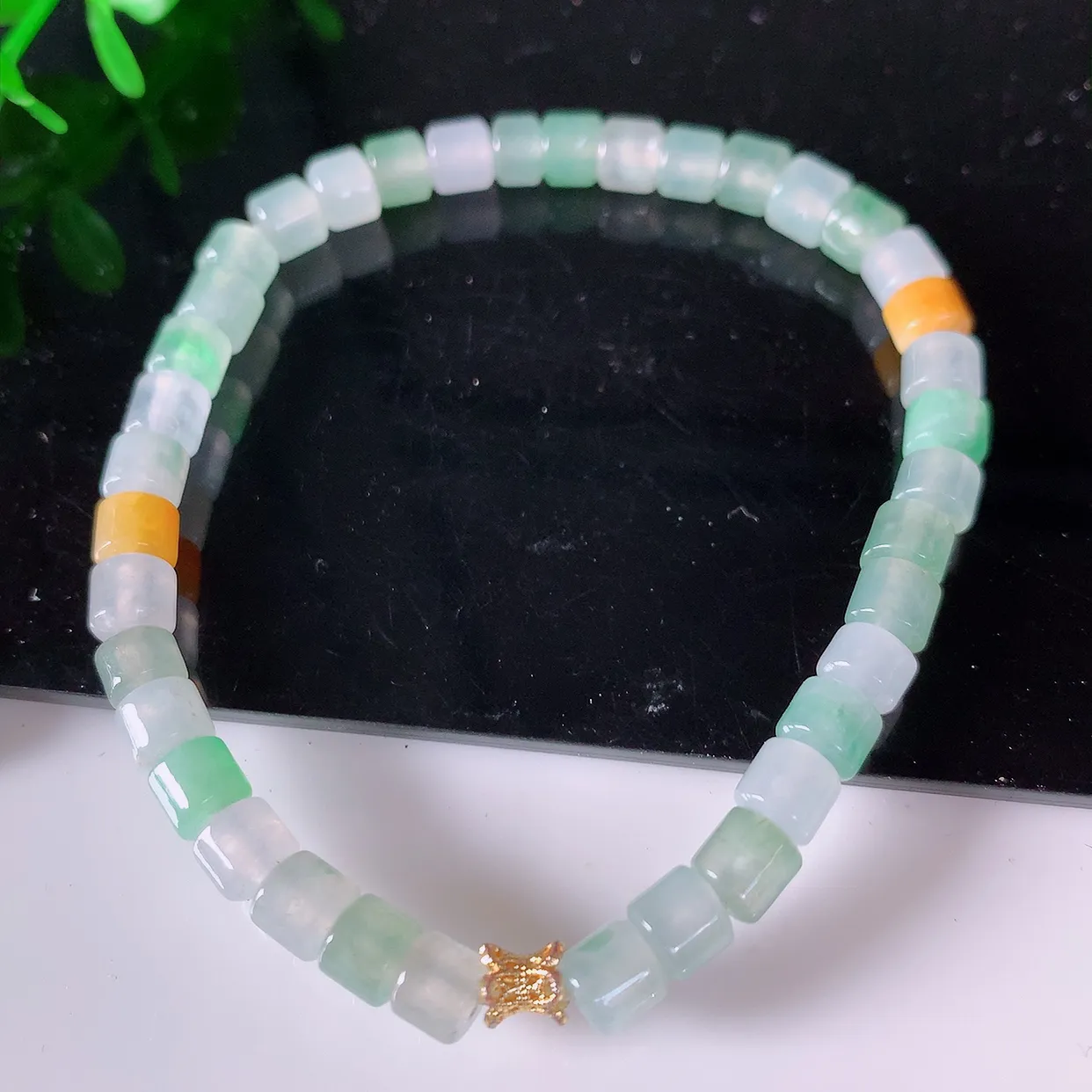 自然光实拍，冰种多宝翡翠手链，多彩路路通翡翠手串，颜色丰富，料子细腻，高档大气，自戴送礼佳品！#46.28取一尺寸5.2*4.5