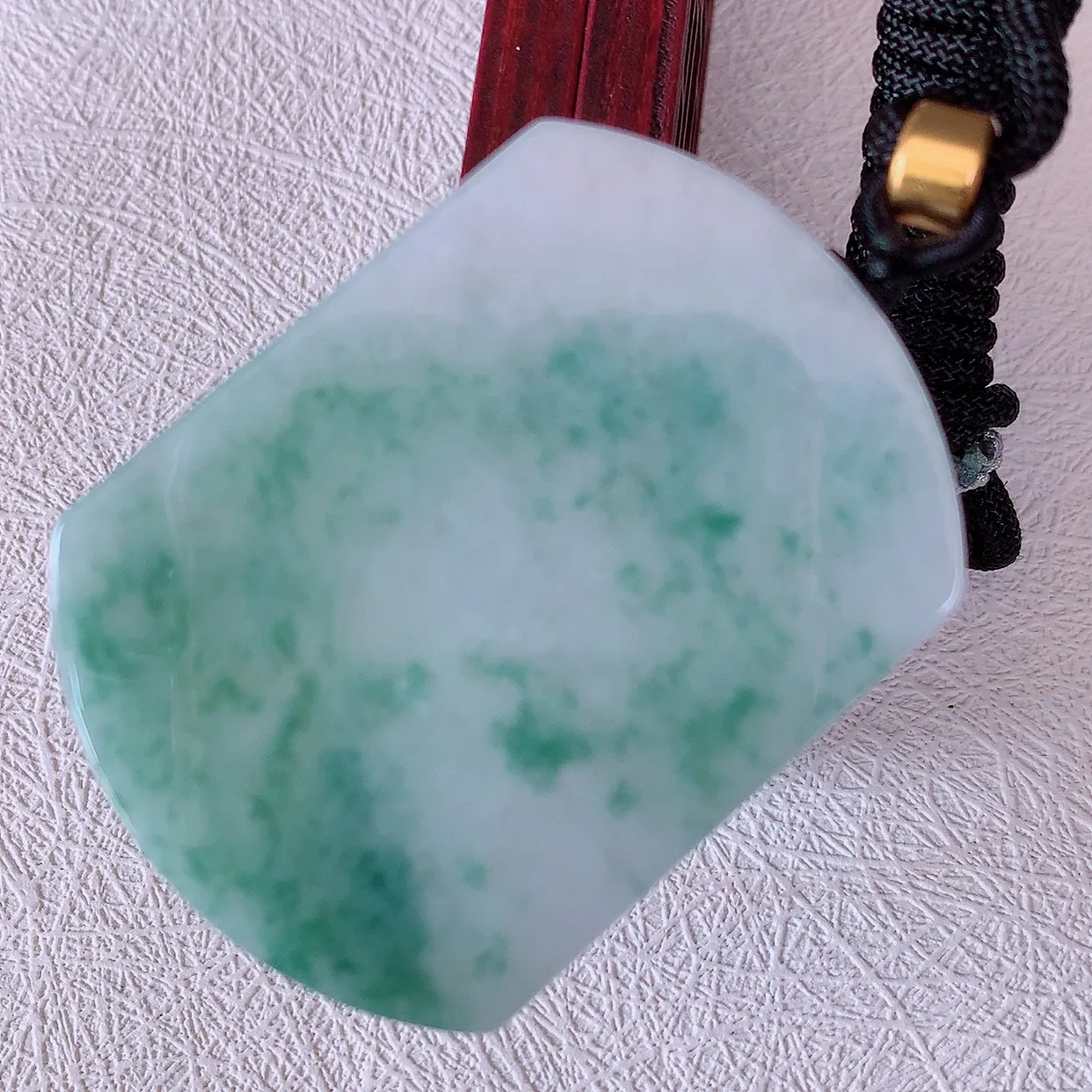 自然光实拍，冰润飘花翡翠平安无事牌吊坠，平平安安，无事 牌翠色灵动，佩戴平安时尚！#46.25