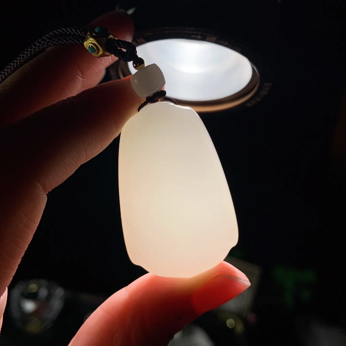 新疆和田玉羊脂白平安无事挂件 尺寸42/27/11重31克。玉质细腻油润。手推出油。佩戴高端典雅。lt260130