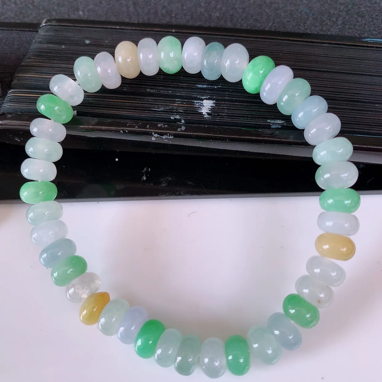 自然光实拍，冰多宝翡翠手链，多彩翡翠手串，颜色丰富，料子细腻，高档大气，自戴送礼佳品！#46.25取一尺寸7.5