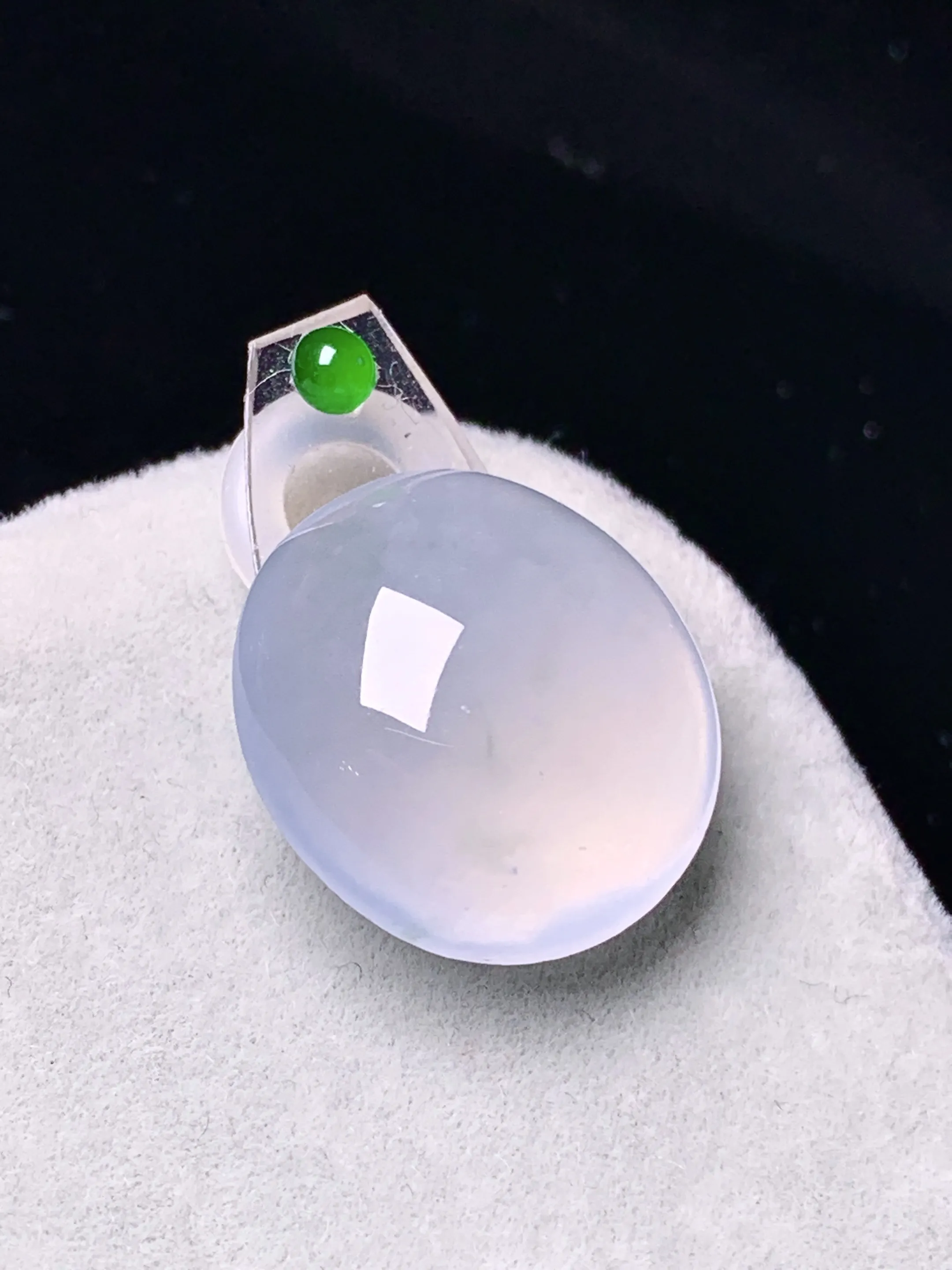 镶嵌款 冰种蛋面吊坠 玉质细腻 色泽清新艳丽 整体尺寸17.8*16.2*7.2