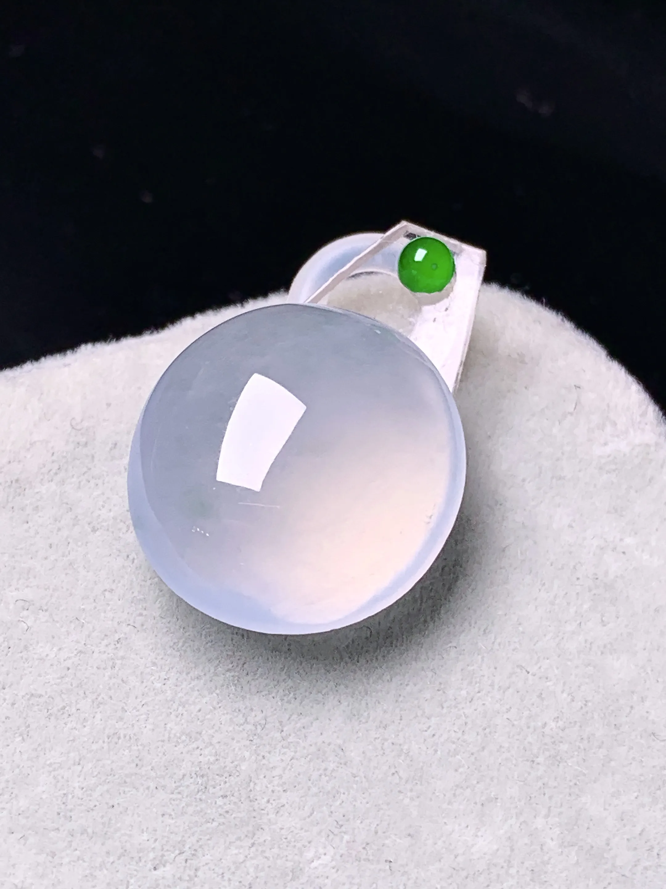 镶嵌款 冰种蛋面吊坠 玉质细腻 色泽清新艳丽 整体尺寸17.8*16.2*7.2