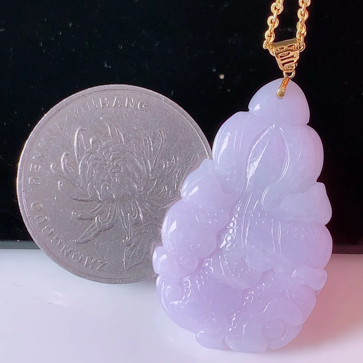 18k金镶嵌冰润紫罗兰翡翠招百财白菜吊坠，沁人心脾，精致典雅的设计，为佩戴者，增添色彩，送礼自留都是佳品选择！#1.28