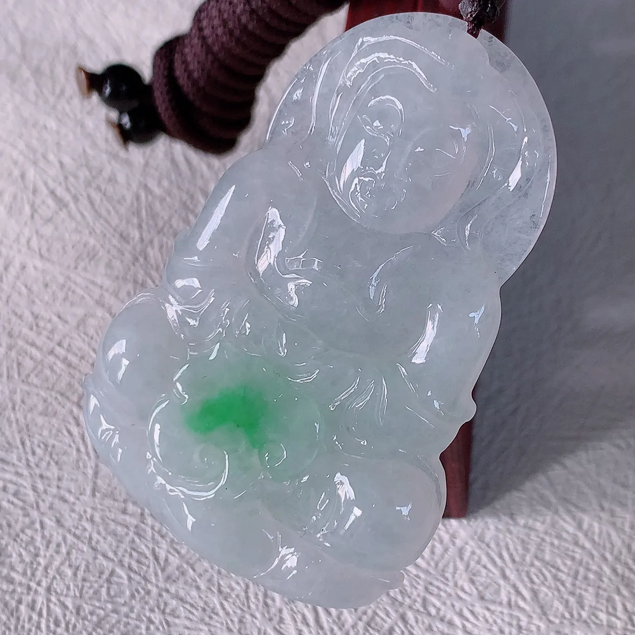 自然光实拍，冰润飘绿翡翠保平安观音菩萨吊坠，玉质莹润，佩戴佳品，#46.28