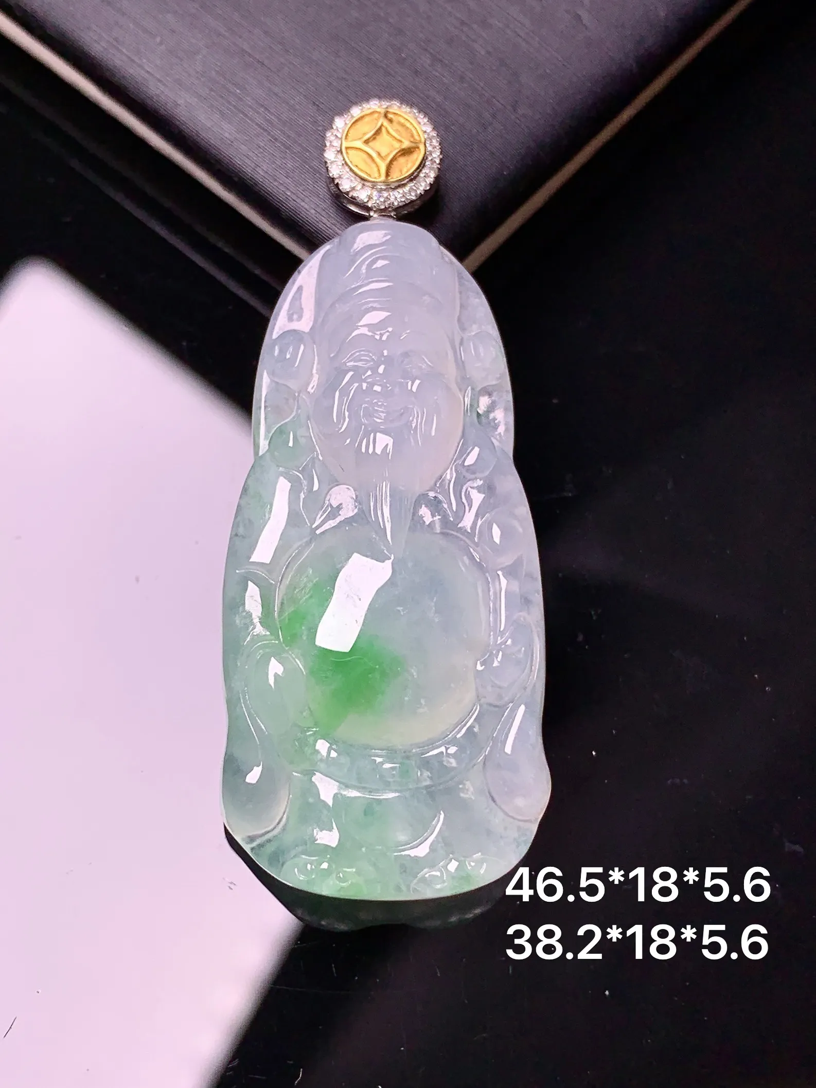 18k金钻镶嵌飘绿财神爷吊坠 玉质细腻 色泽清新艳丽 整体尺寸40.5*18*5.6