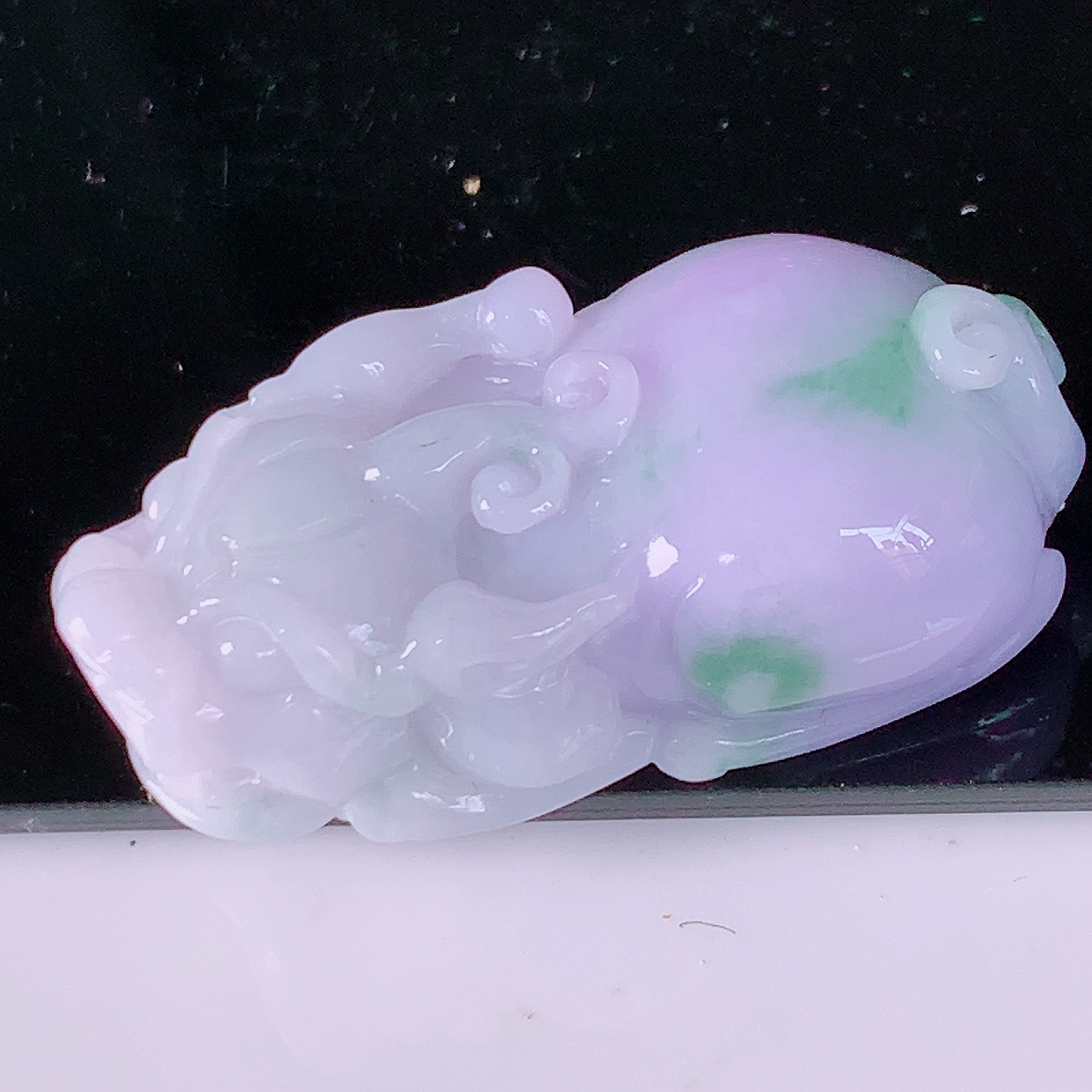 自然光实拍，冰润紫罗兰飘花翡翠招财貔貅吊坠，民间有“一摸貔貅运程旺盛，再摸貔貅财运滚滚，三摸貔貅平步青云 ”的美好祝愿。#1.28