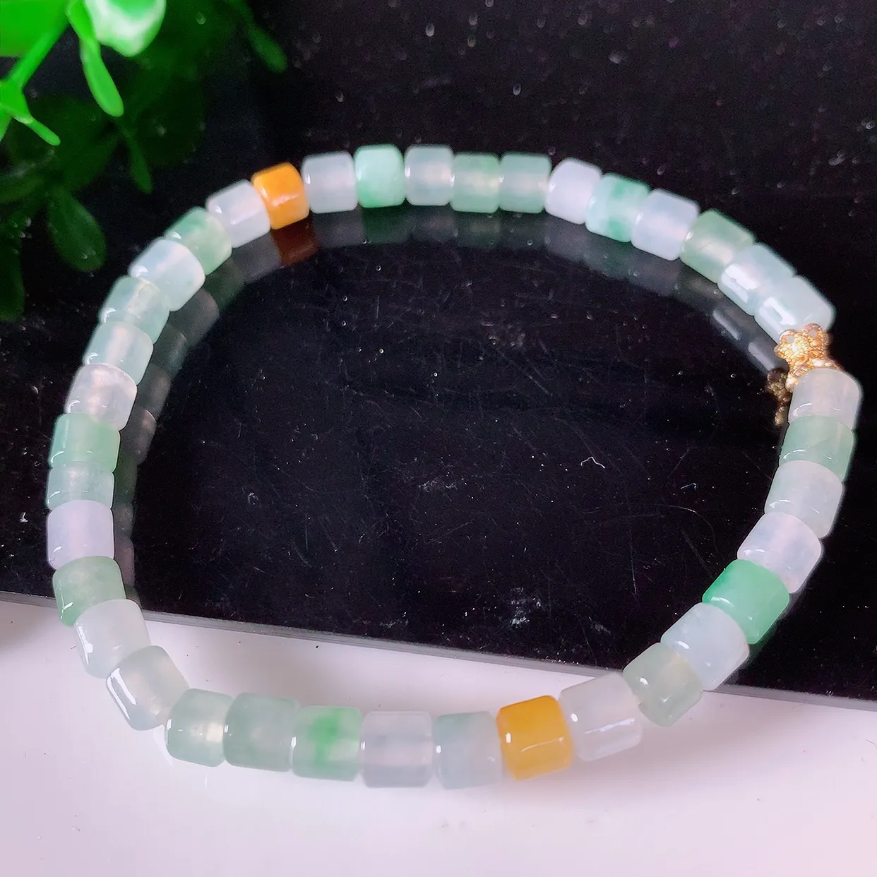 自然光实拍，冰种多宝翡翠手链，多彩路路通翡翠手串，颜色丰富，料子细腻，高档大气，自戴送礼佳品！#46.28取一尺寸5.2*4.5