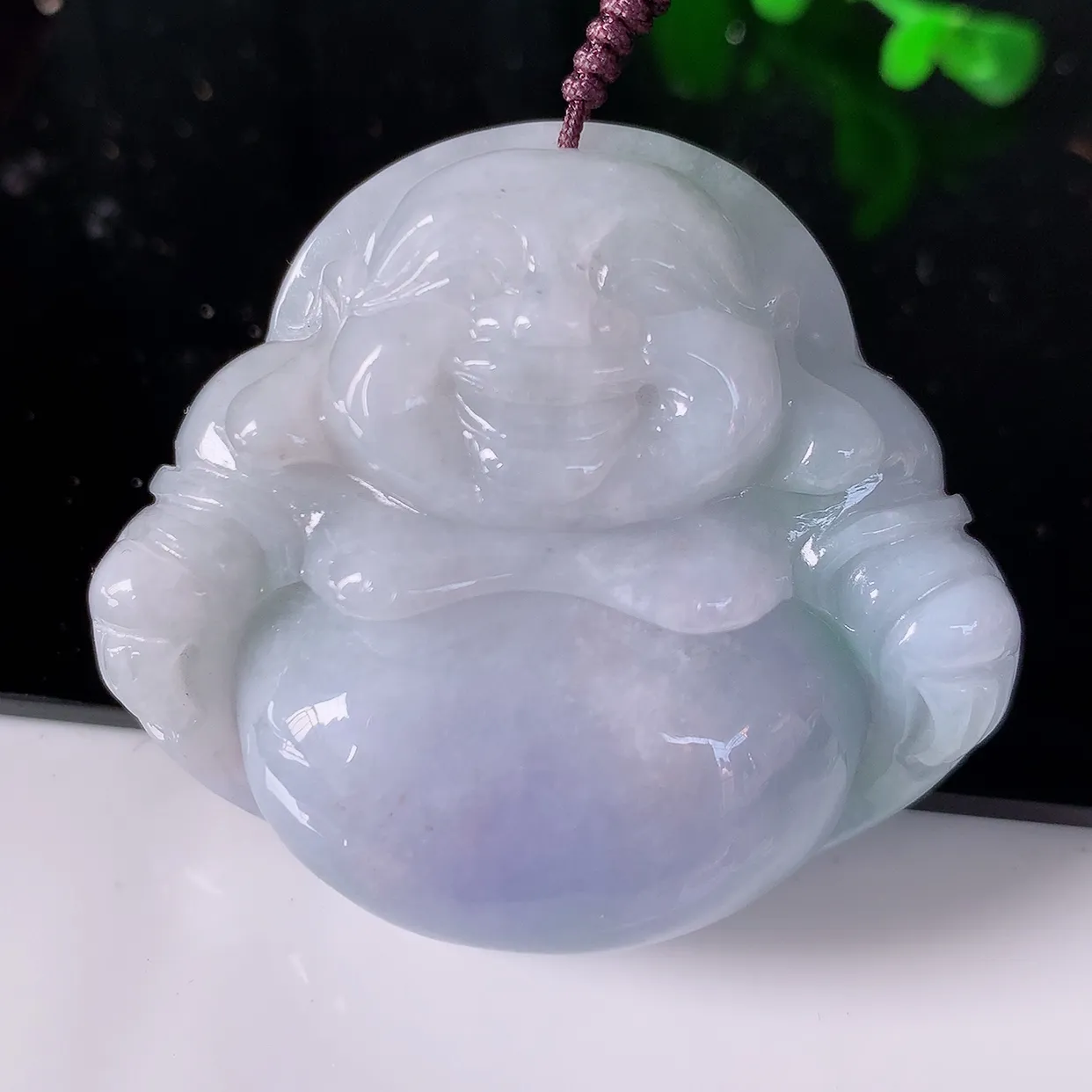 自然光实拍，大件厚装冰润紫罗兰翡翠佛公吊坠，开心笑佛，种老水足，颜色漂亮，立体饱满圆润，佩戴效果赞#41.28