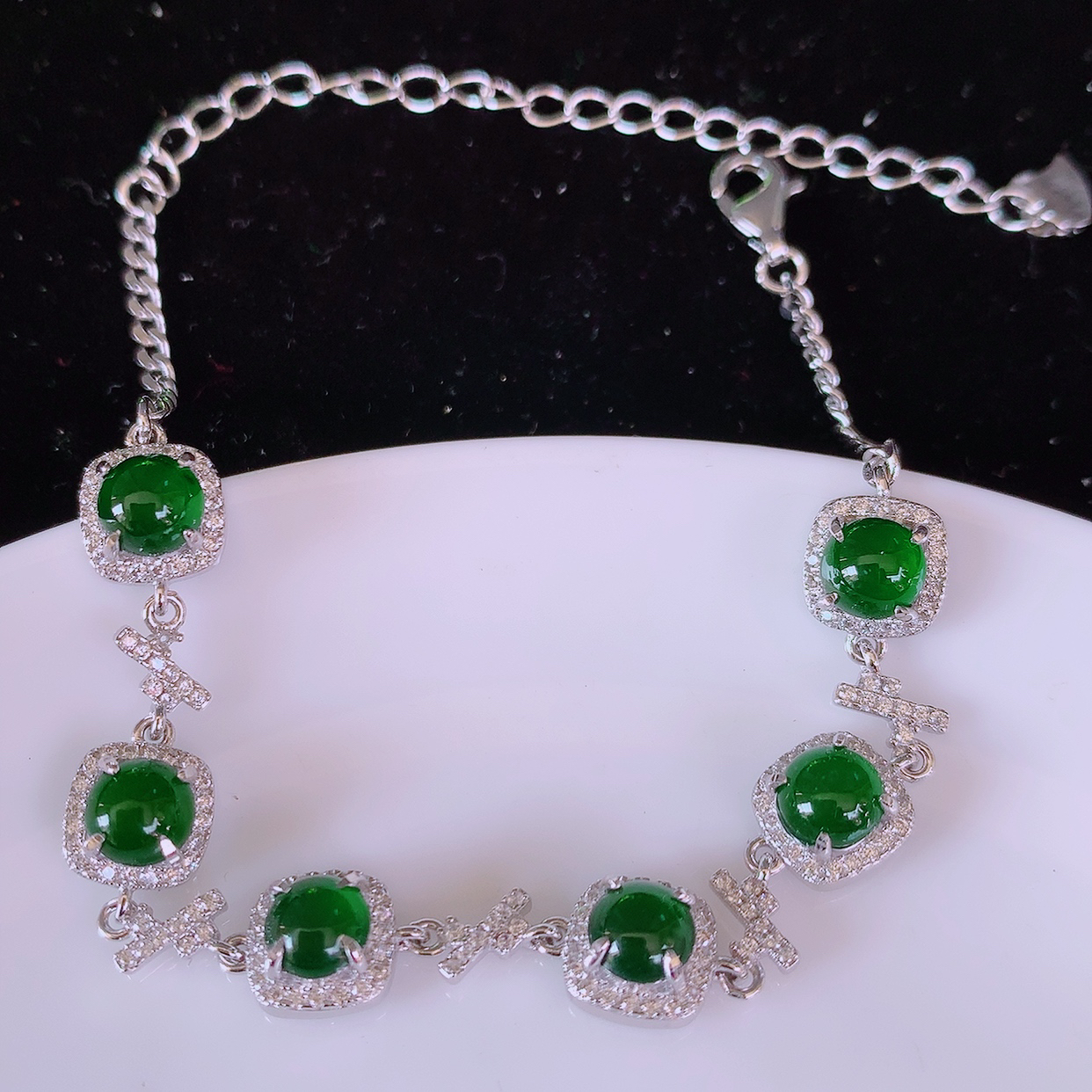 冰透满绿翡翠925银镶嵌手链，自然光实拍，翠色灵动，颜色漂亮，种老水足，品相佳，佩戴佳品！#97.2