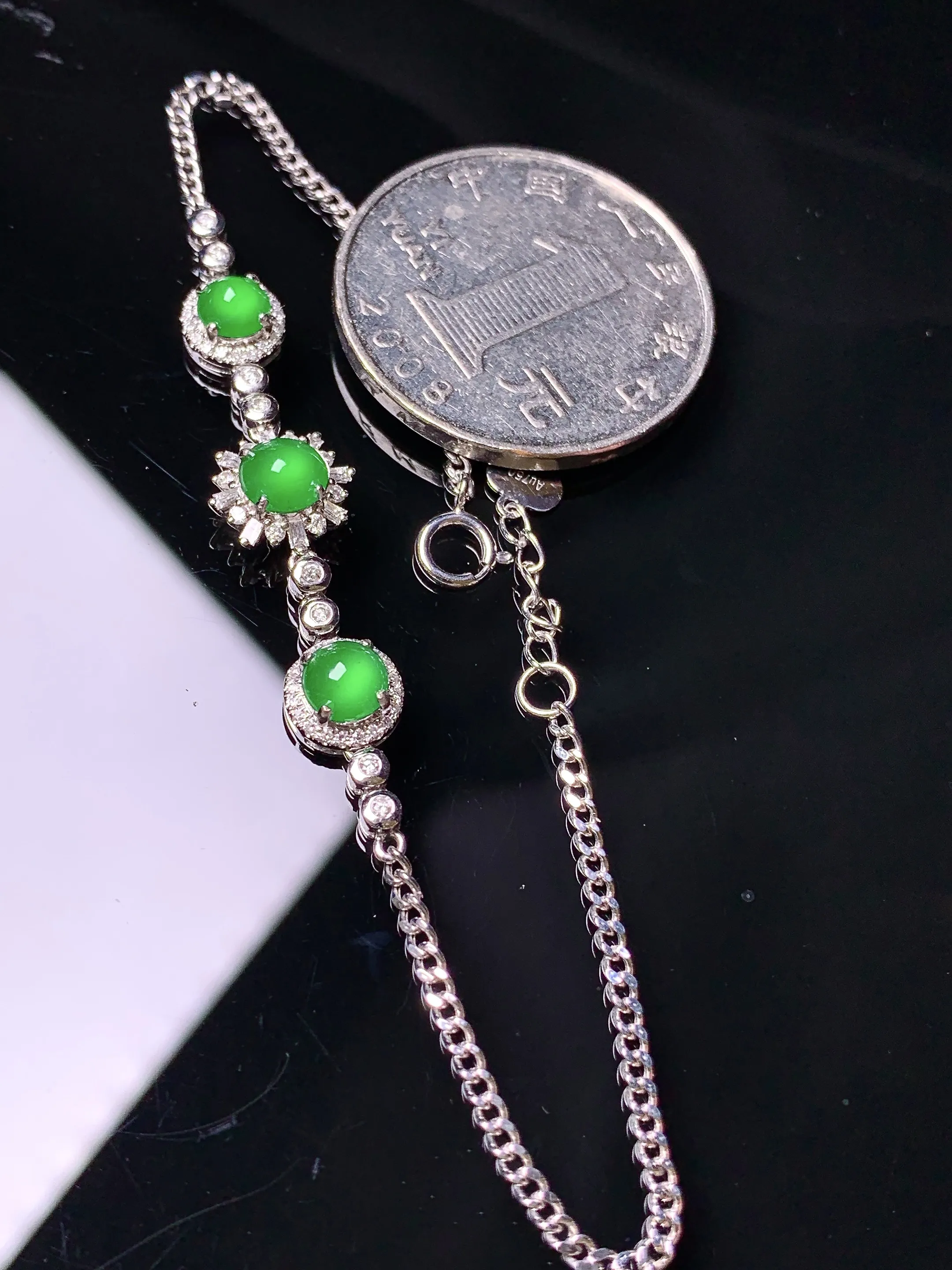 18k金钻镶嵌满绿蛋面手链 玉质细腻 色泽清新艳丽 整体尺寸42*9*5.6