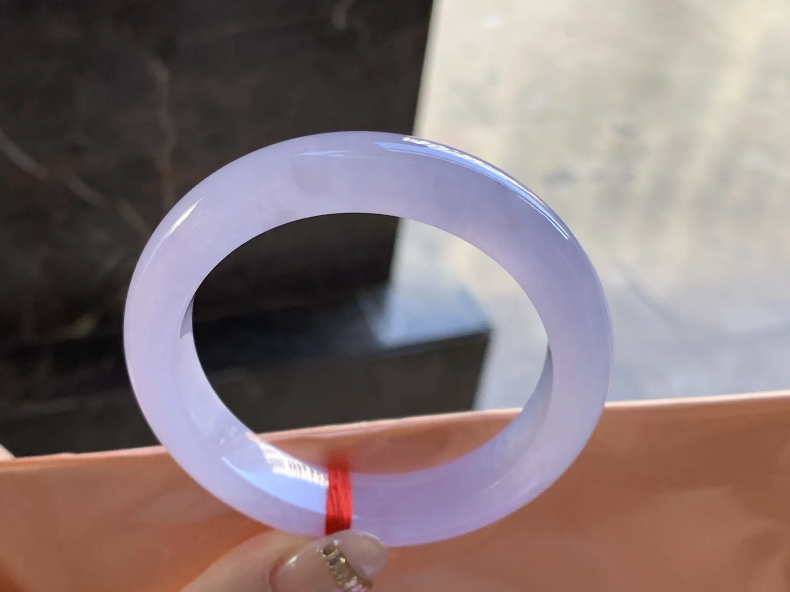 冰紫手镯
尺寸：51.3-11.4-8.5mm
种水好 小圈口 颜色漂亮