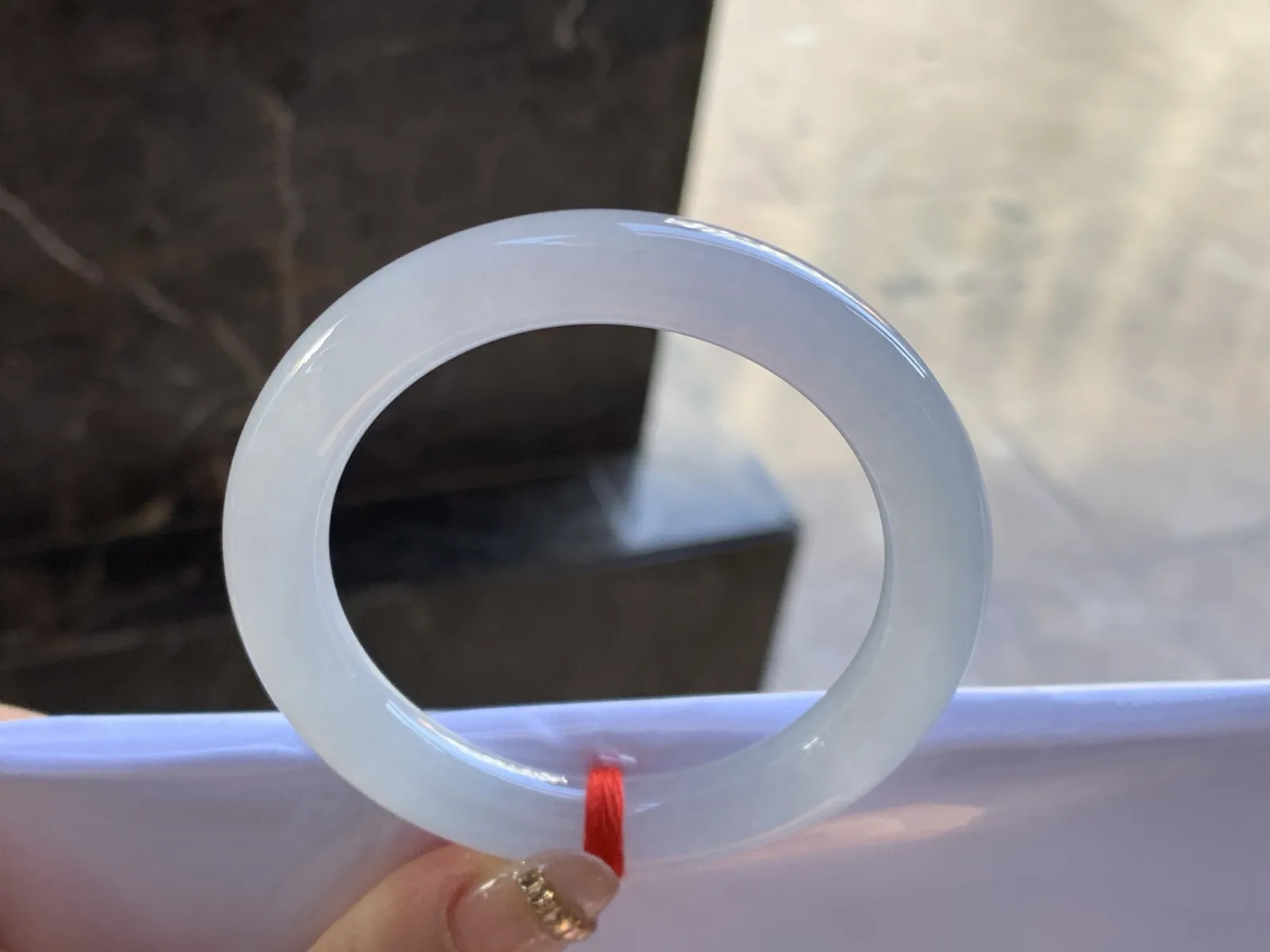 冰味淡春圆条手镯
尺寸：53-10-9.6mm
种好 小清新