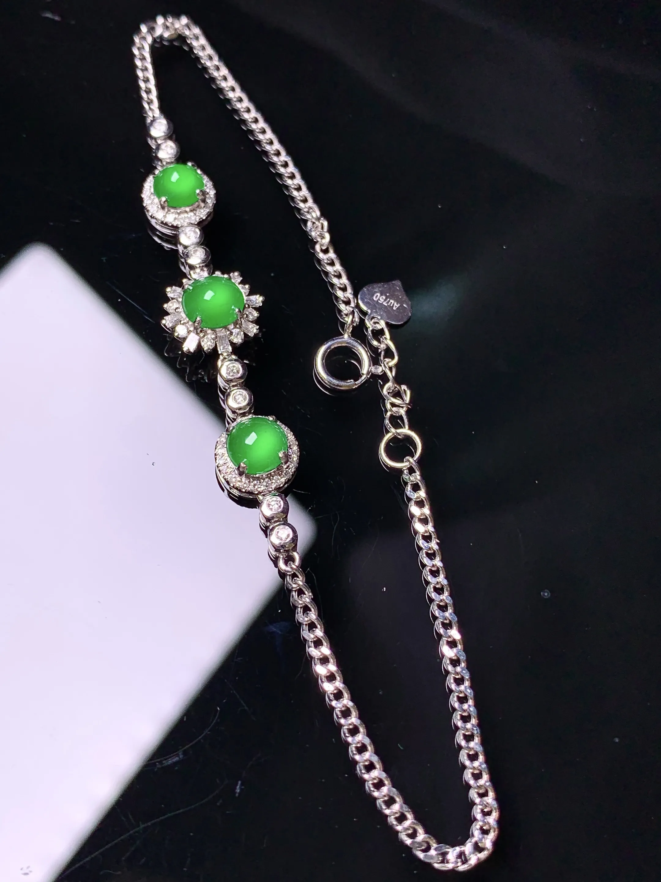 18k金钻镶嵌满绿蛋面手链 玉质细腻 色泽清新艳丽 整体尺寸42*9*5.6