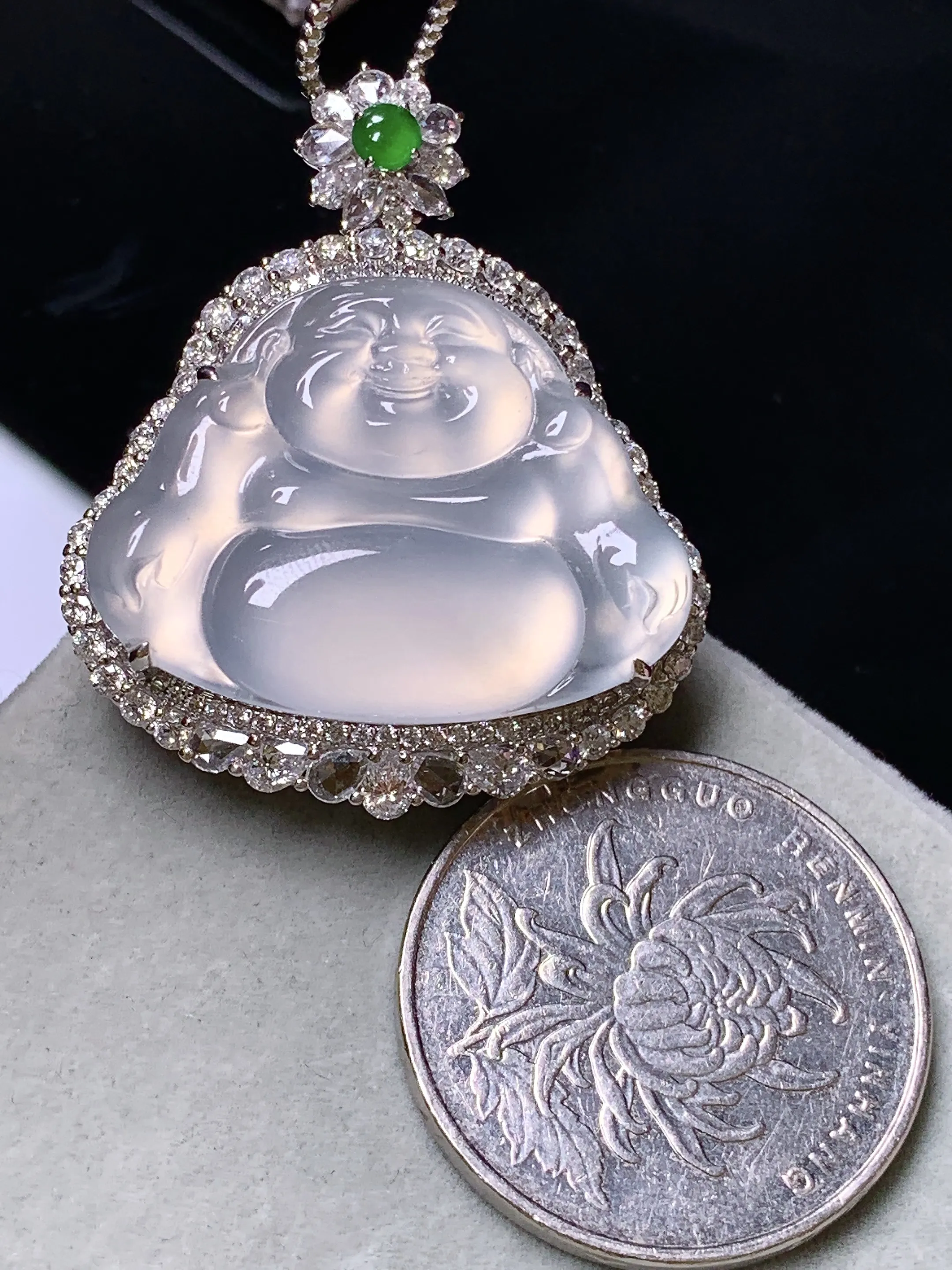 18k金钻镶嵌冰种佛公吊坠 玉质细腻 色泽清新艳丽 整体尺寸36.8*30.5*13.2