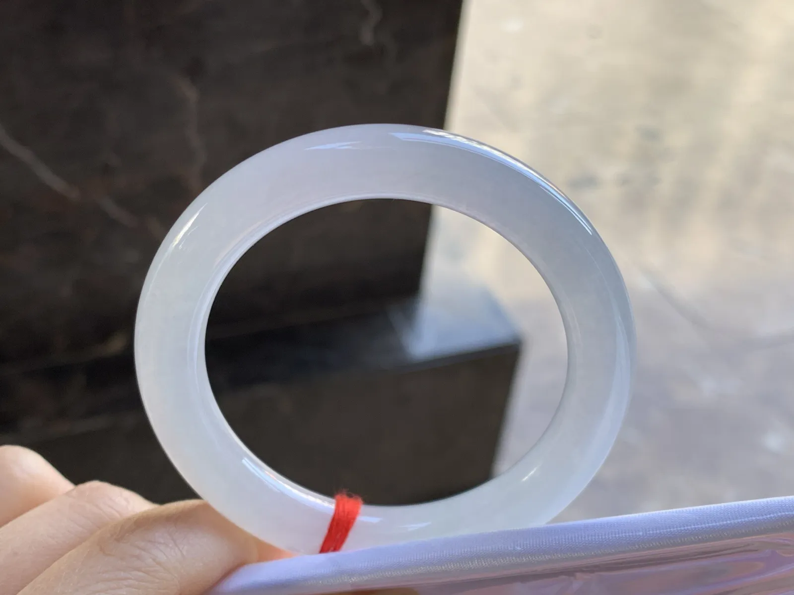 冰味淡春圆条手镯
尺寸：53-10-9.6mm
种好 小清新