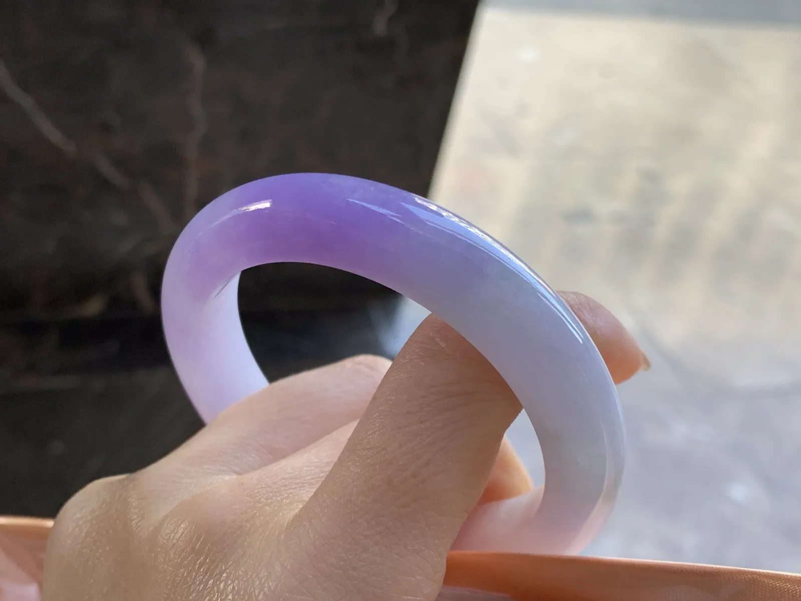 紫罗兰手镯
尺寸：54.7-12-9.7mm
肉质细腻 颜色浓郁漂亮