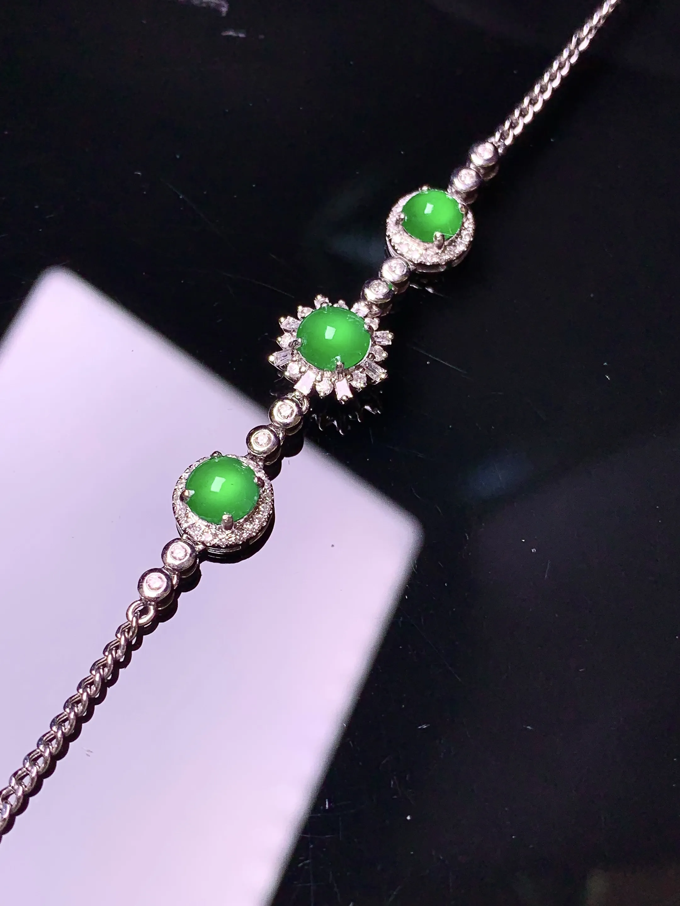 18k金钻镶嵌满绿蛋面手链 玉质细腻 色泽清新艳丽 整体尺寸42*9*5.6