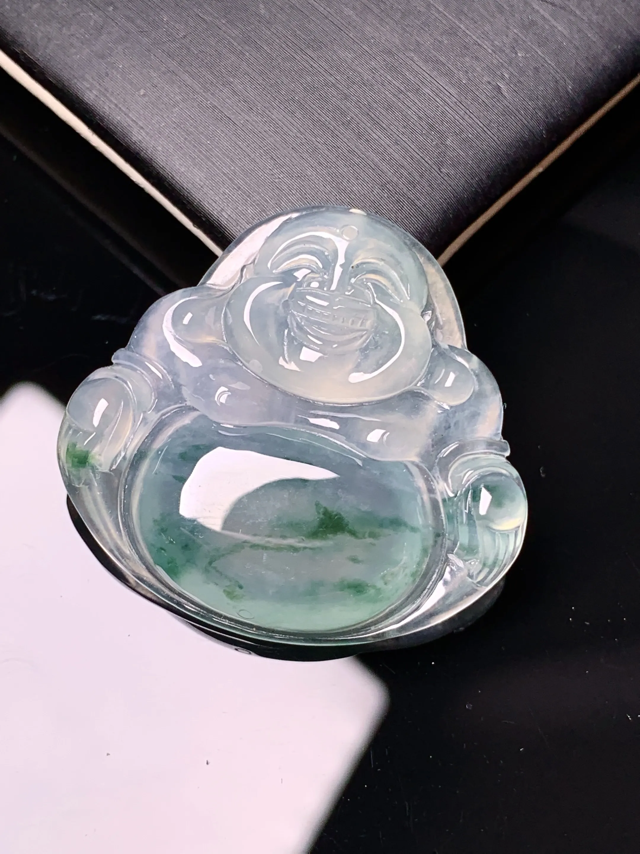 冰种飘绿佛公吊坠 玉质细腻 色泽清新艳丽 整体尺寸31.5*33.2*5.5