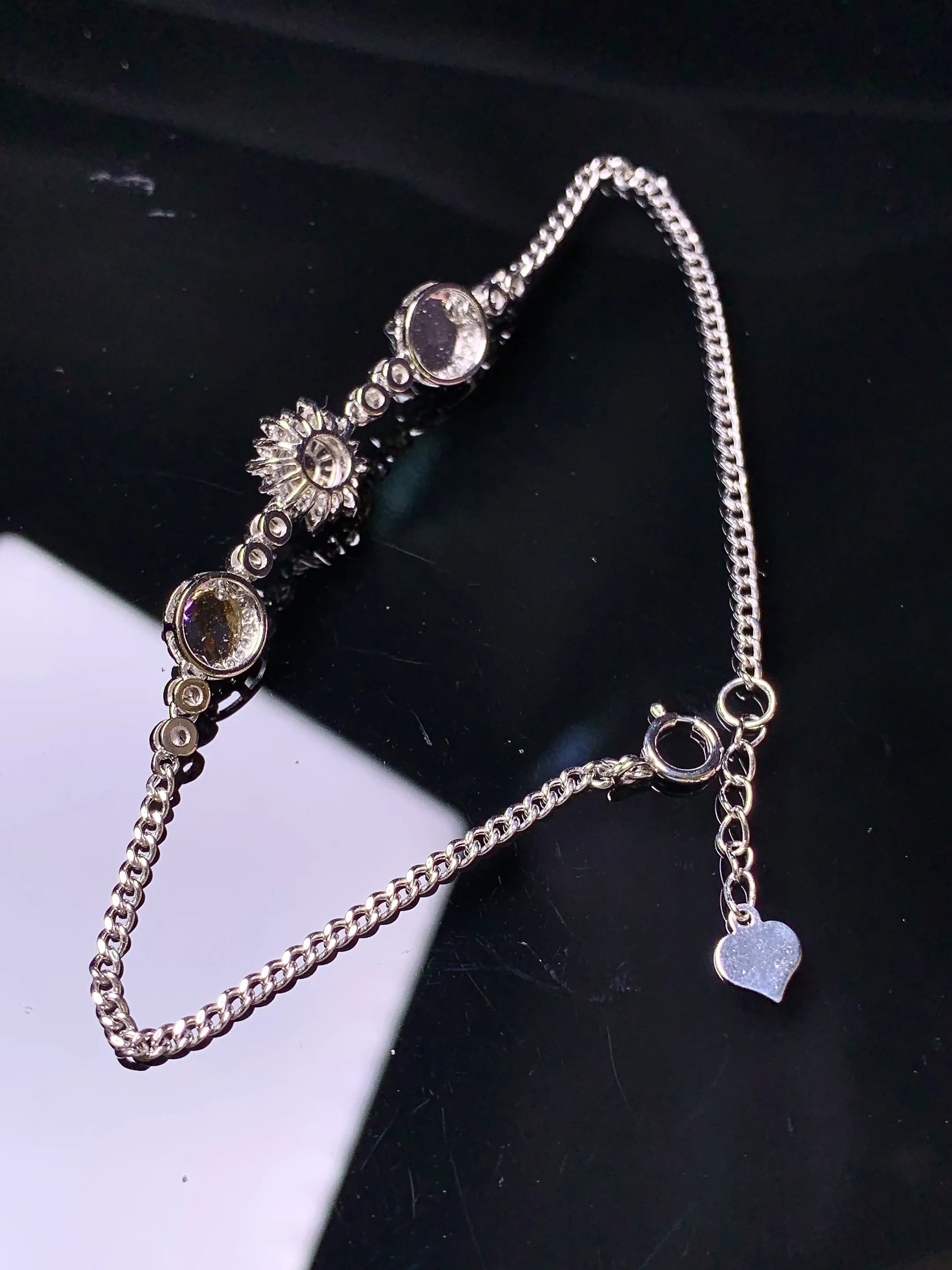 18k金钻镶嵌满绿蛋面手链 玉质细腻 色泽清新艳丽 整体尺寸42*9*5.6