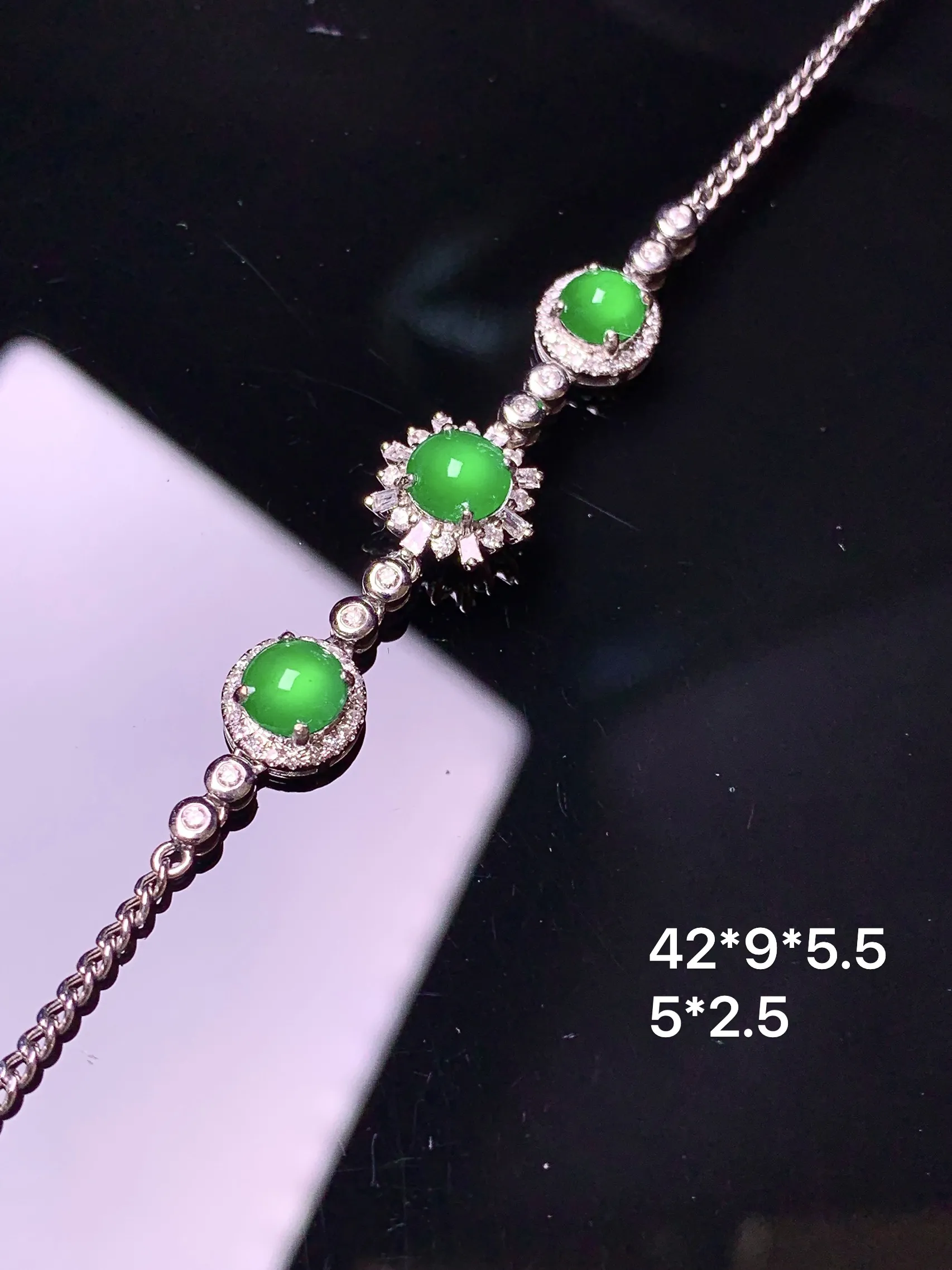 18k金钻镶嵌满绿蛋面手链 玉质细腻 色泽清新艳丽 整体尺寸42*9*5.6