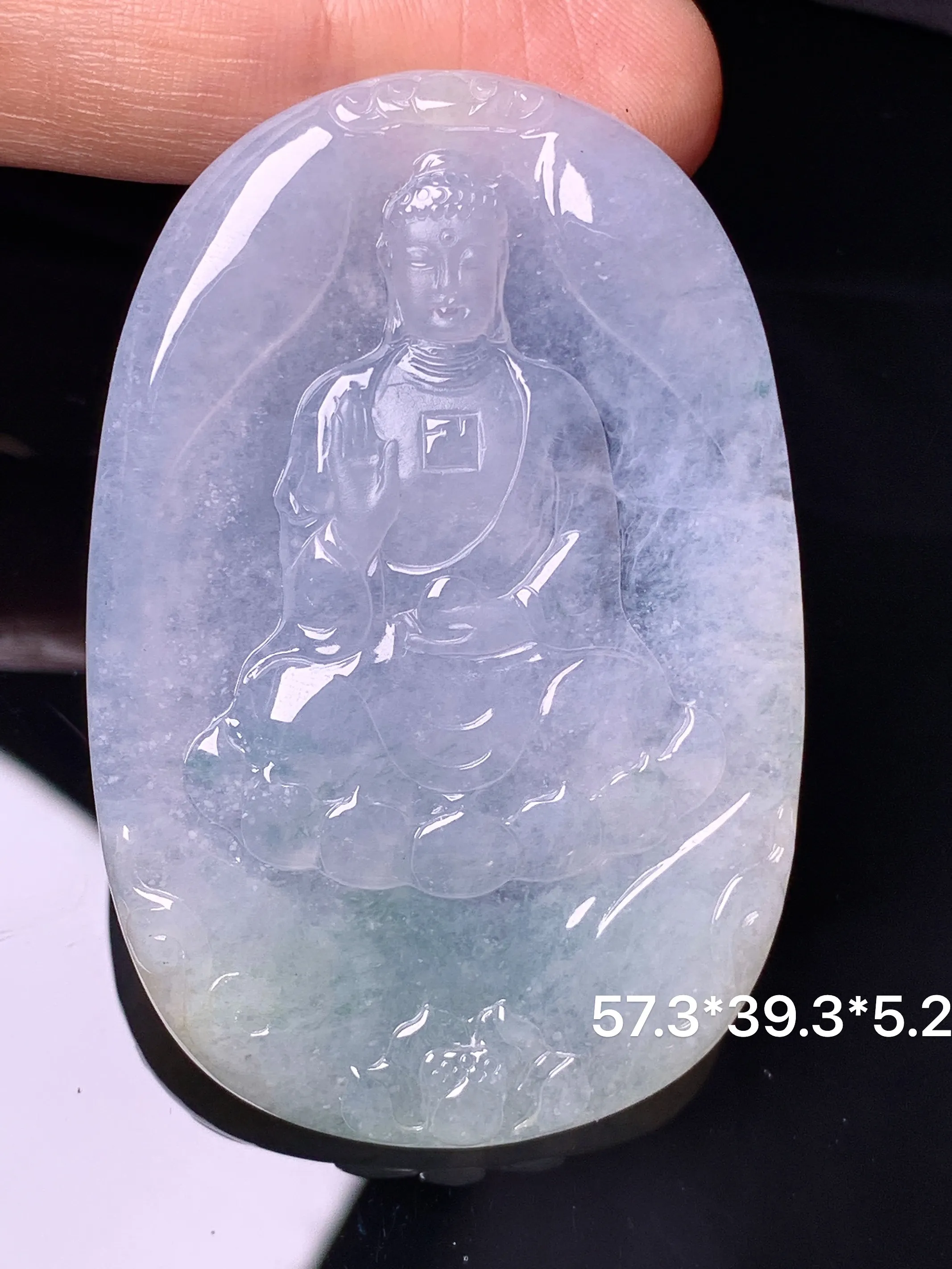 冰种大日如来佛祖吊坠 玉质细腻 色泽清新艳丽 整体尺寸57.3*39.3*5.2