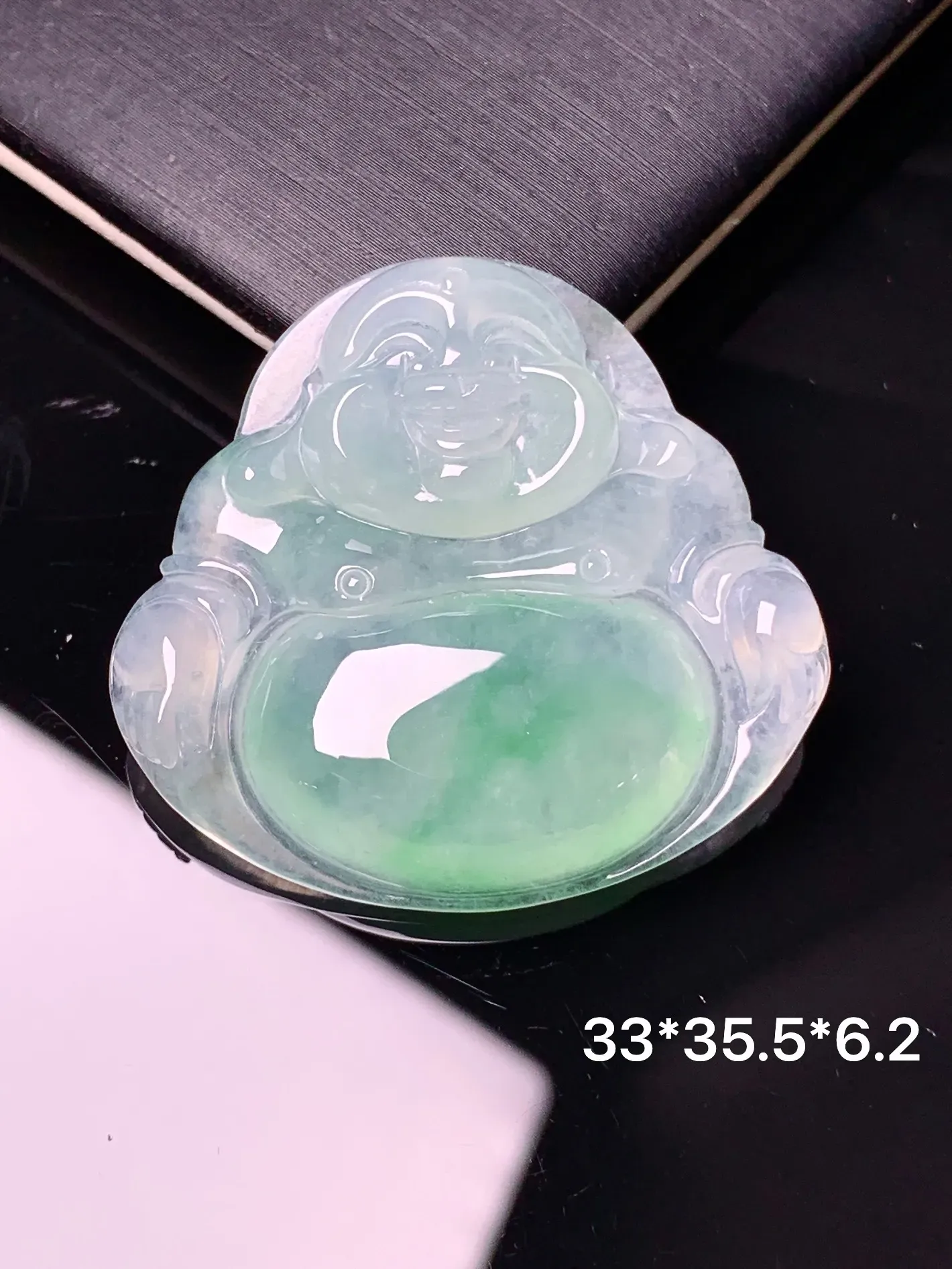 冰种飘绿佛公吊坠 玉质细腻 色泽清新艳丽 整体尺寸33*35.5*6.2