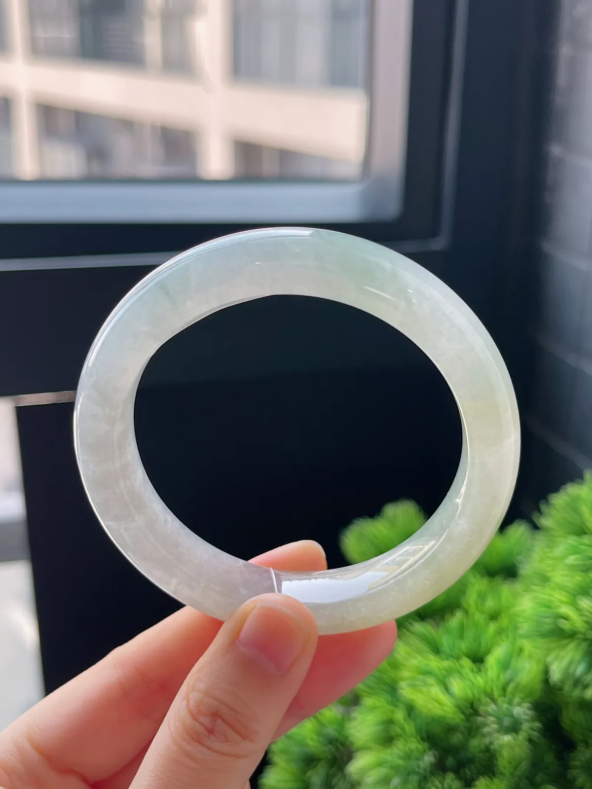 正圈55.8圈口，翡翠冰糯种淡黄色手镯