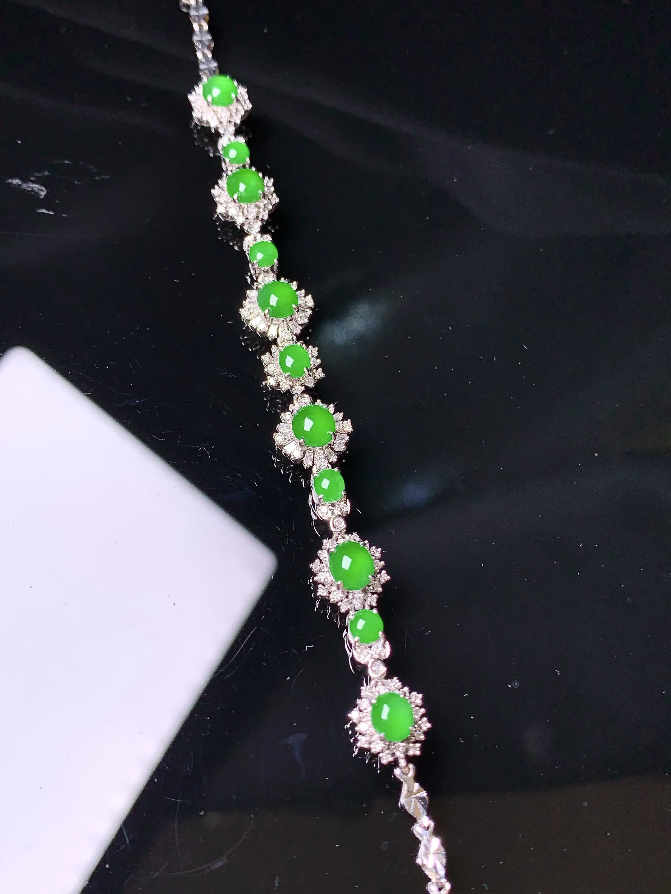 18k金钻镶嵌满绿蛋面手链 玉质细腻 色泽清新艳丽 整体尺寸84*8*5.2