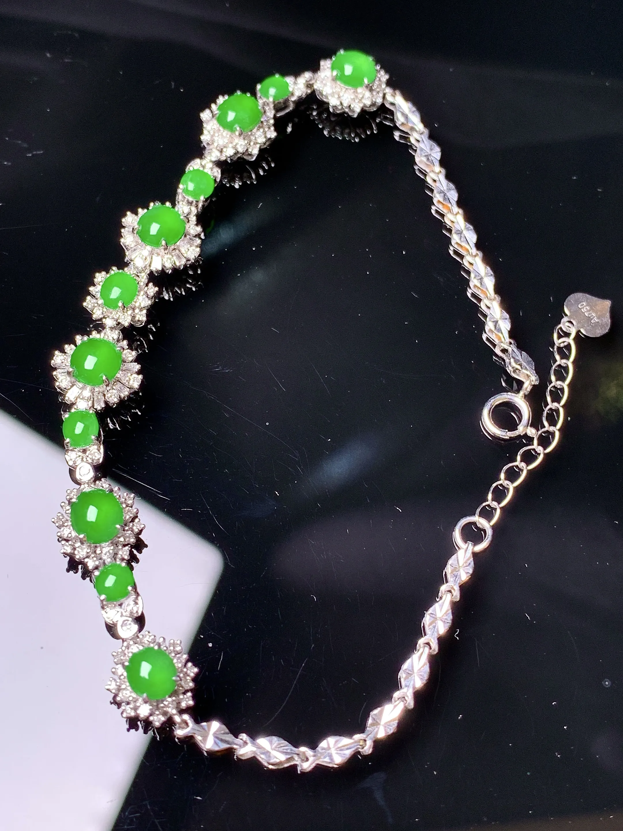 18k金钻镶嵌满绿蛋面手链 玉质细腻 色泽清新艳丽 整体尺寸84*8*5.2