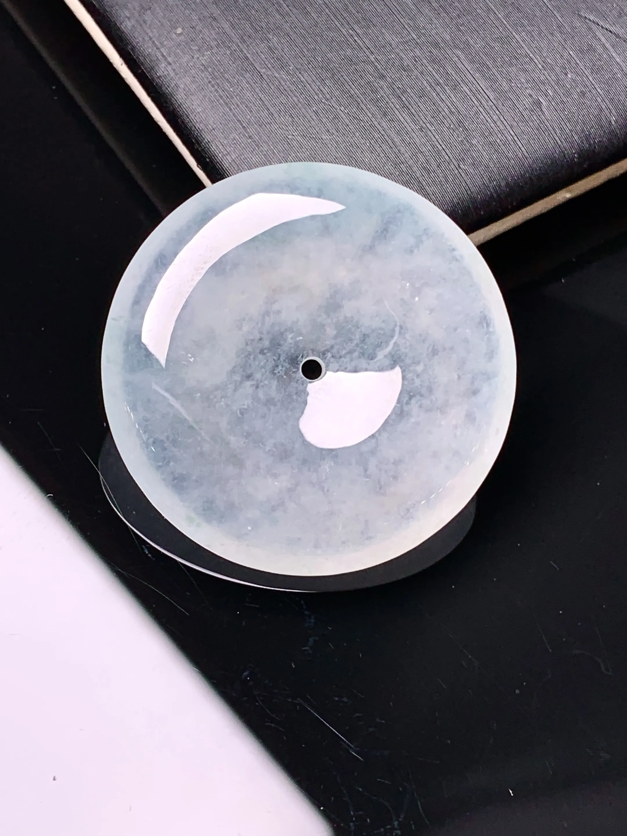 冰种平安扣吊坠 玉质细腻 色泽清新艳丽 整体尺寸27.7*5