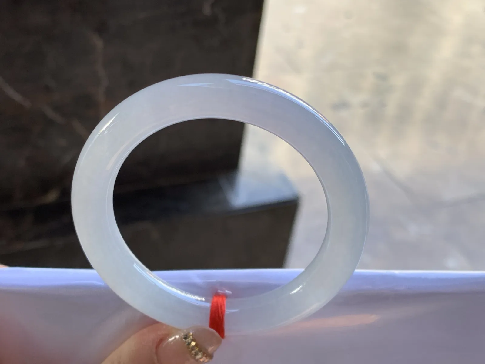 冰味淡春圆条手镯
尺寸：53-10-9.6mm
种好 小清新