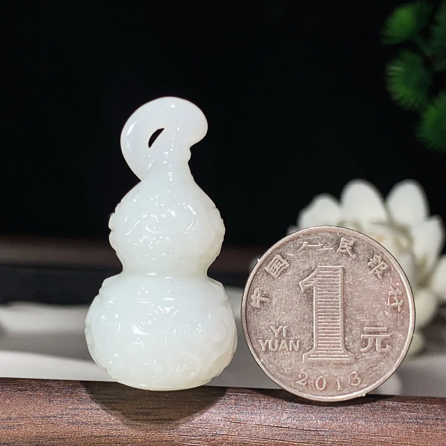 新疆和田玉羊脂白福禄葫芦挂件。尺寸41/21重19克 玉质细腻油润 底色纯净 脂粉好，品质好。lt260130