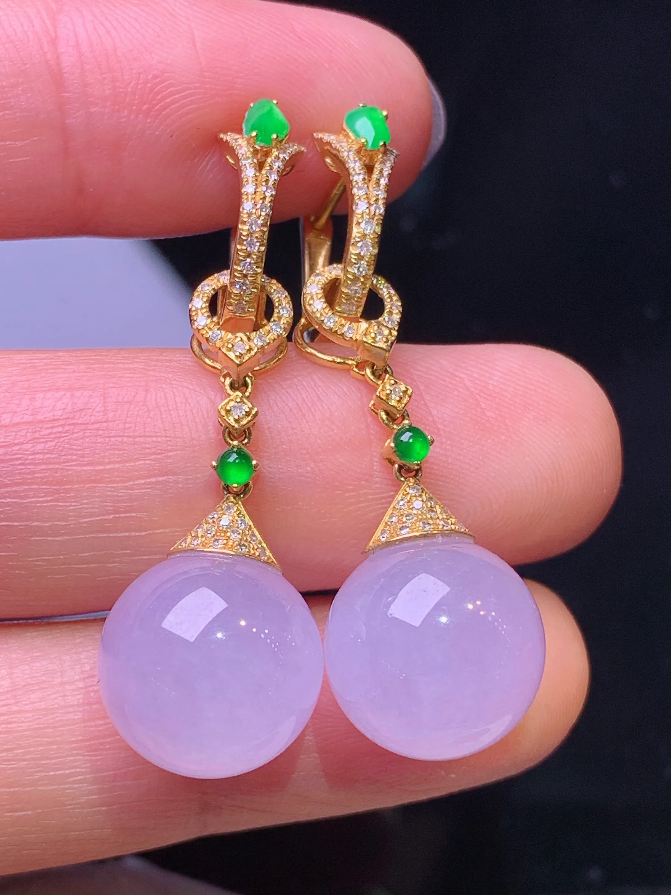 18k金钻镶嵌紫罗兰圆珠耳坠 玉质细腻 色泽艳丽清新 整体尺寸37.5*12