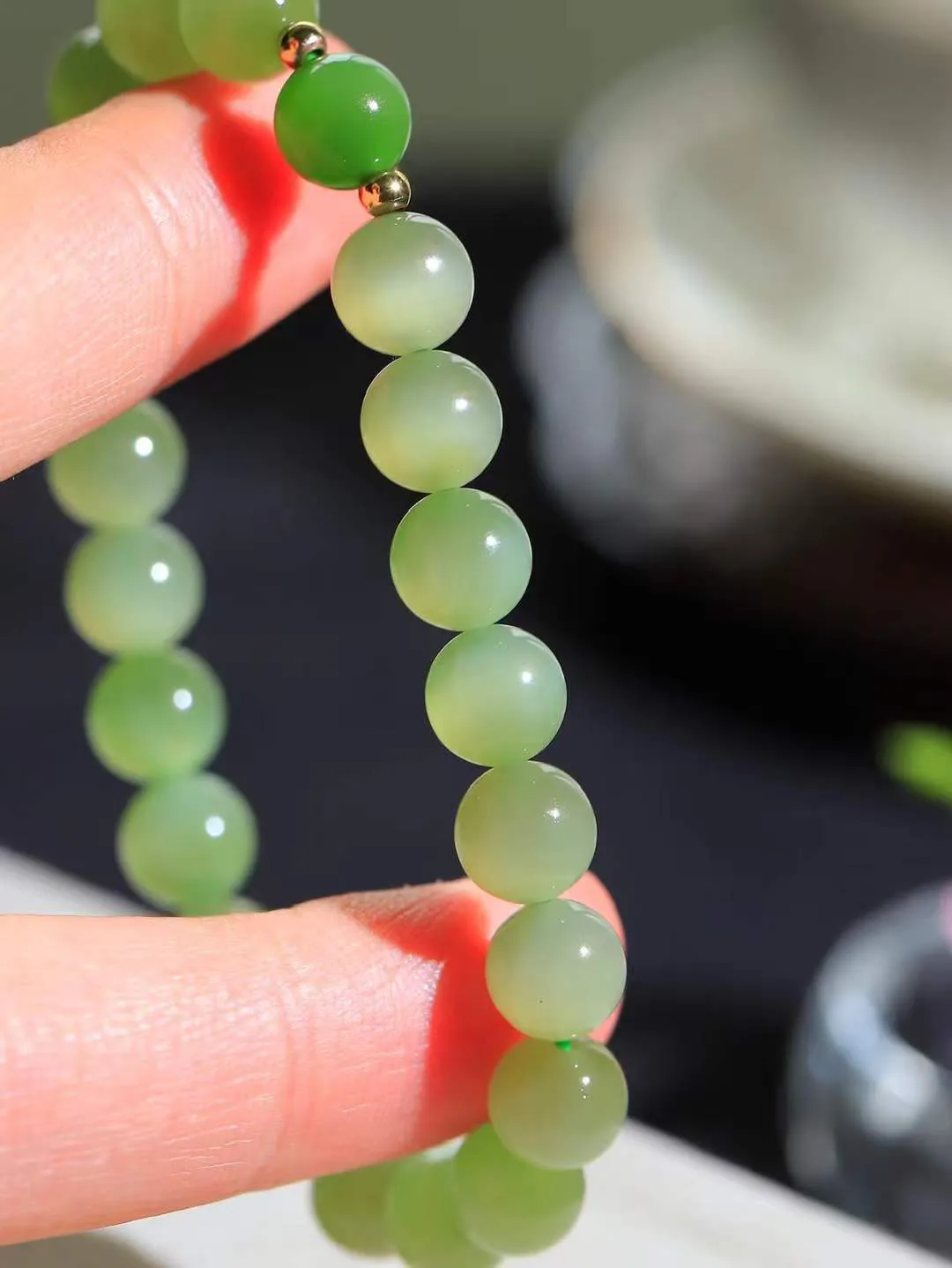 【珠圆玉润.手串】

精品和田玉珠圆玉润手串 玉质温润细腻  整串打磨圆润，佩戴舒适。珠珠落玉盘，间关莺语花底滑，一生美好时光，无论身在何处，都有它相伴相守。事事顺遂，幸福美满，吉祥如意。重17.3克 尺寸取一7.9mm FDL-1623100