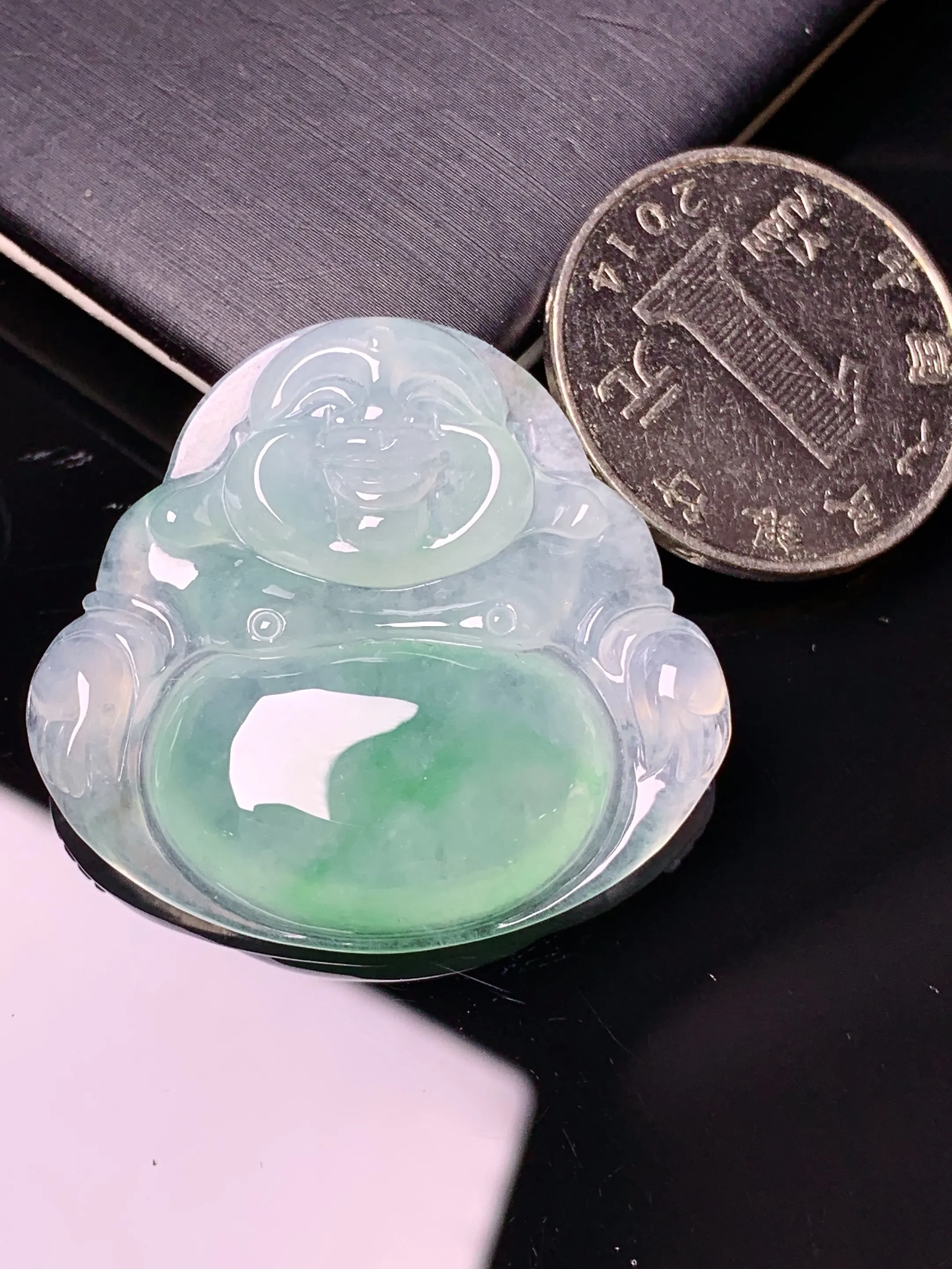 冰种飘绿佛公吊坠 玉质细腻 色泽清新艳丽 整体尺寸33*35.5*6.2