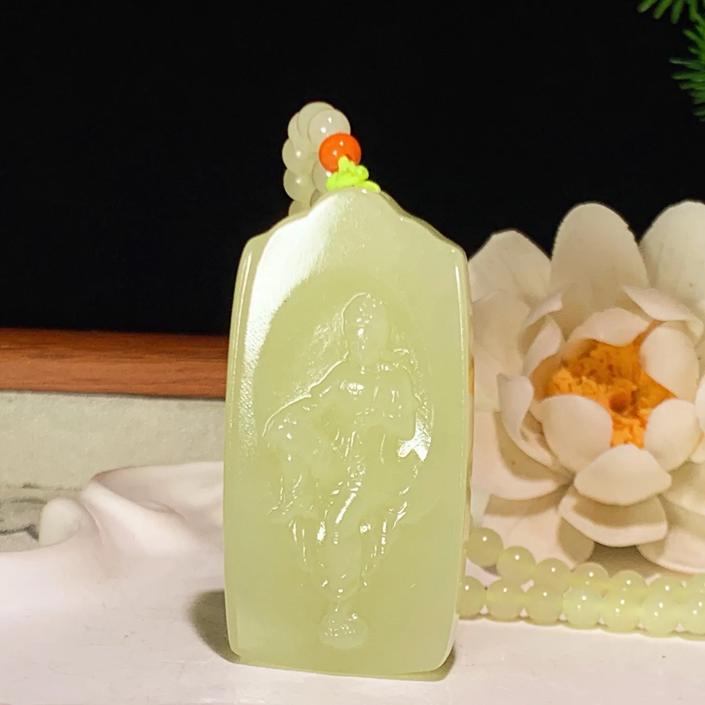 新疆和田玉黄口料观音挂件 尺寸54/27/11重62.5克 玉质细腻油润 底色纯净 脂粉好，品质好。