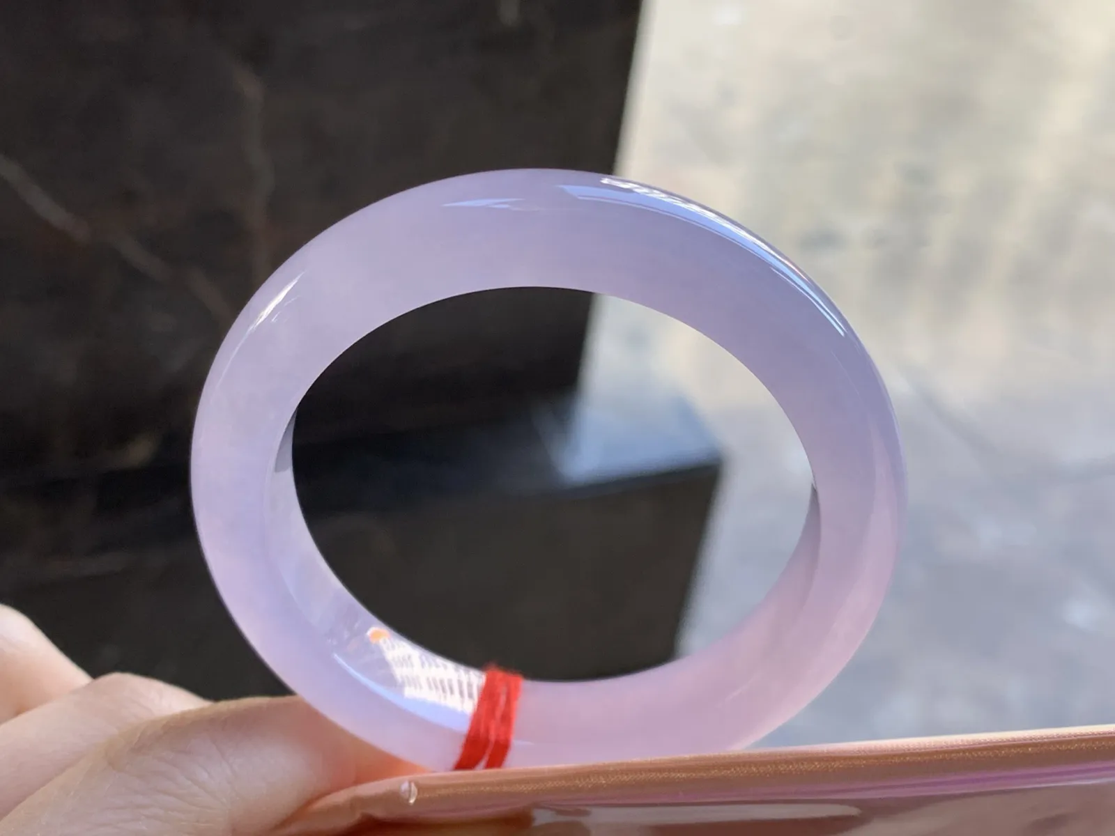 冰紫手镯
尺寸：51.3-11.4-8.5mm
种水好 小圈口 颜色漂亮