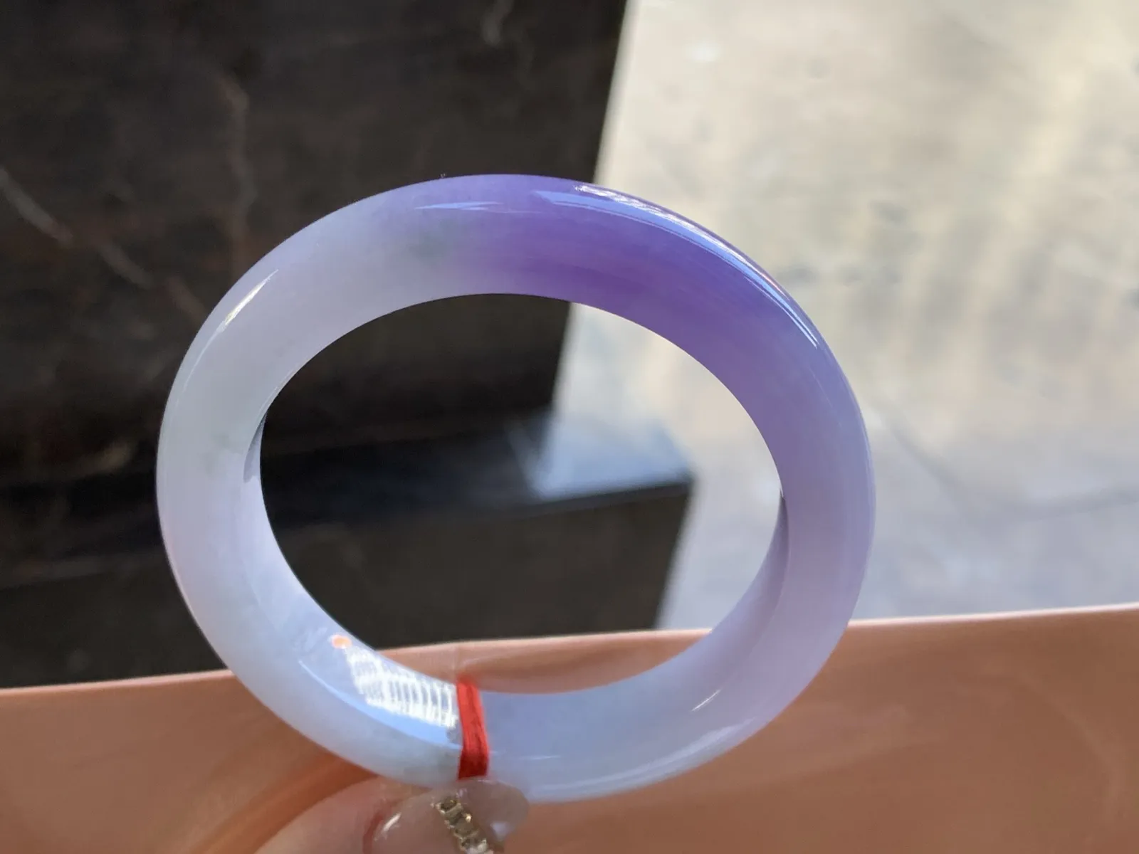 紫罗兰手镯
尺寸：54.7-12-9.7mm
肉质细腻 颜色浓郁漂亮