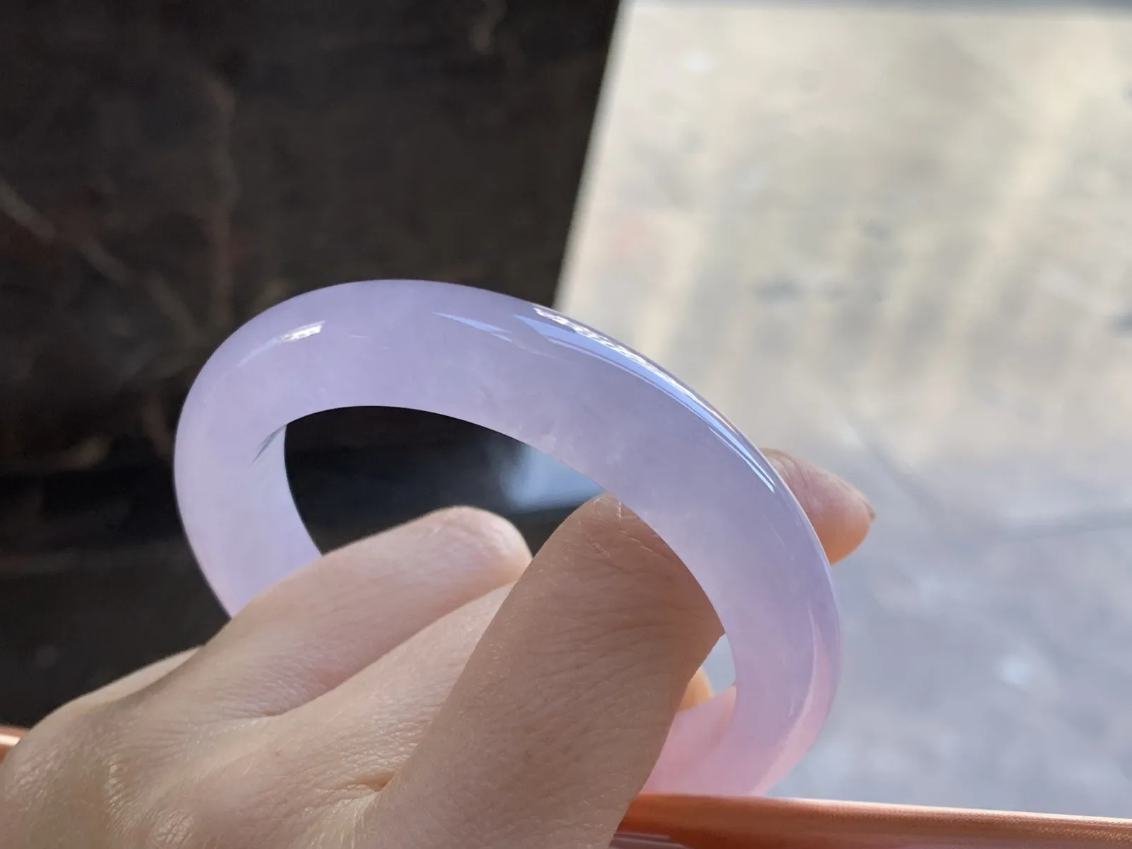 冰紫手镯
尺寸：51.3-11.4-8.5mm
种水好 小圈口 颜色漂亮